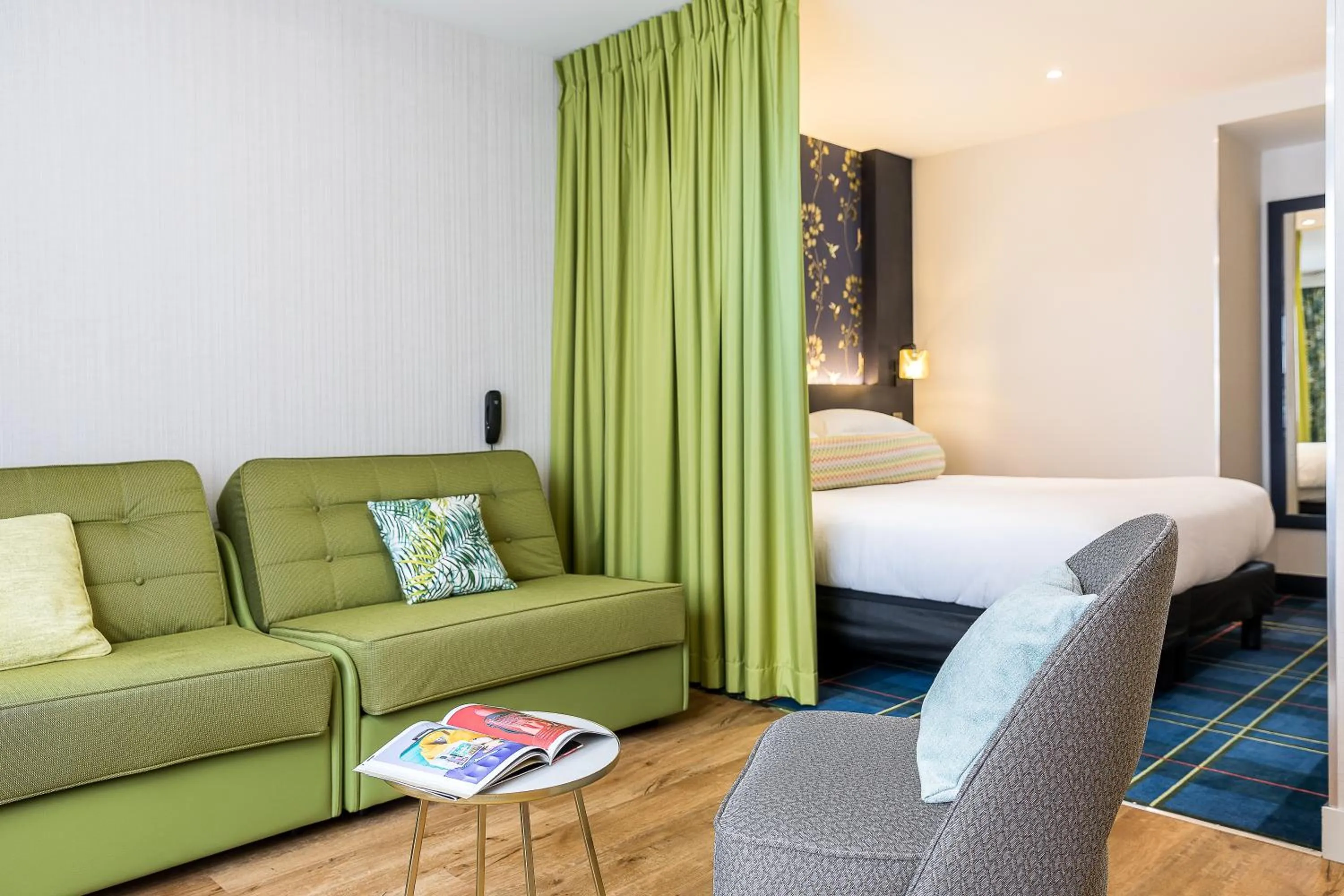 Living room, Bed in CADET Residence