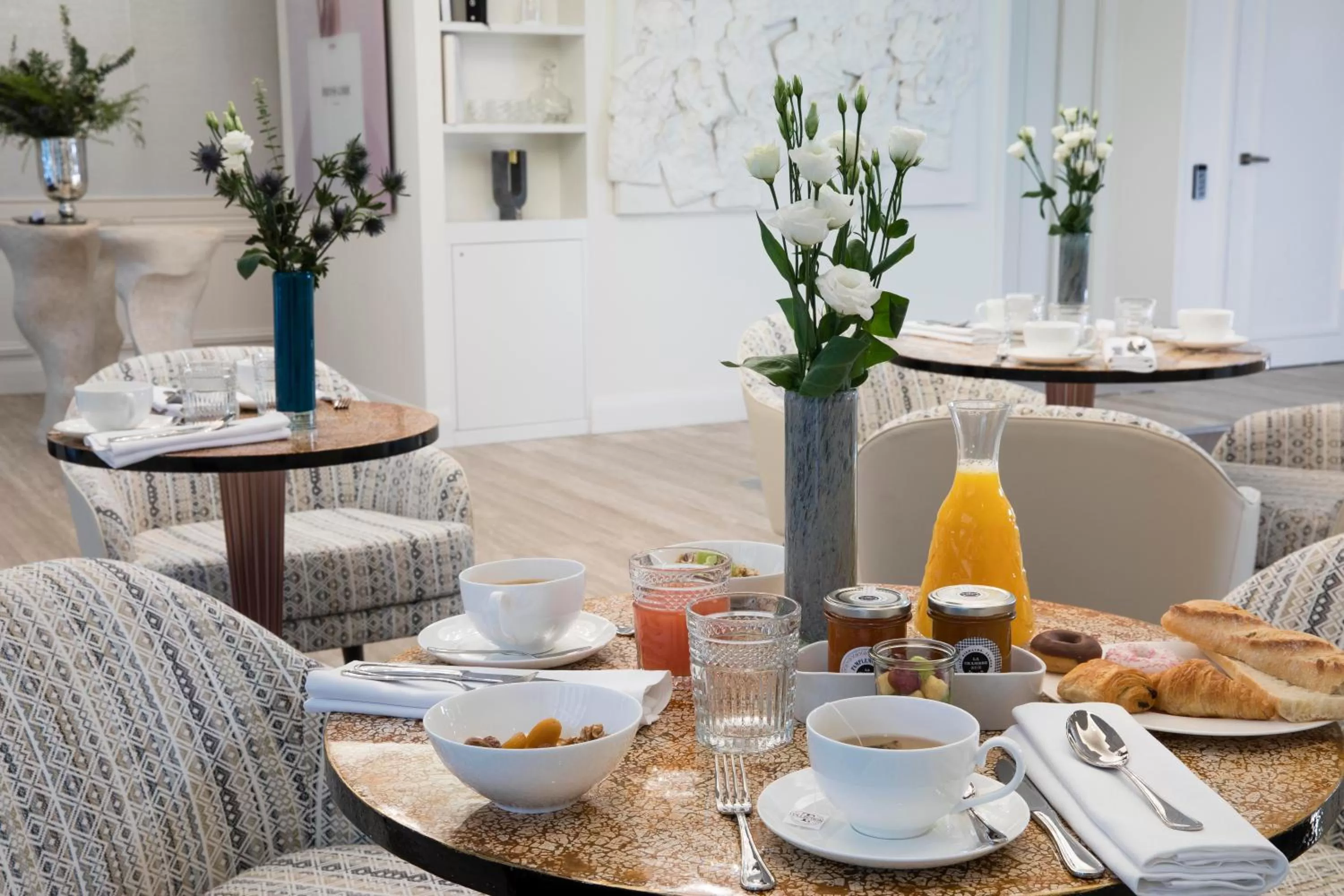 Breakfast in Hôtel Dress Code