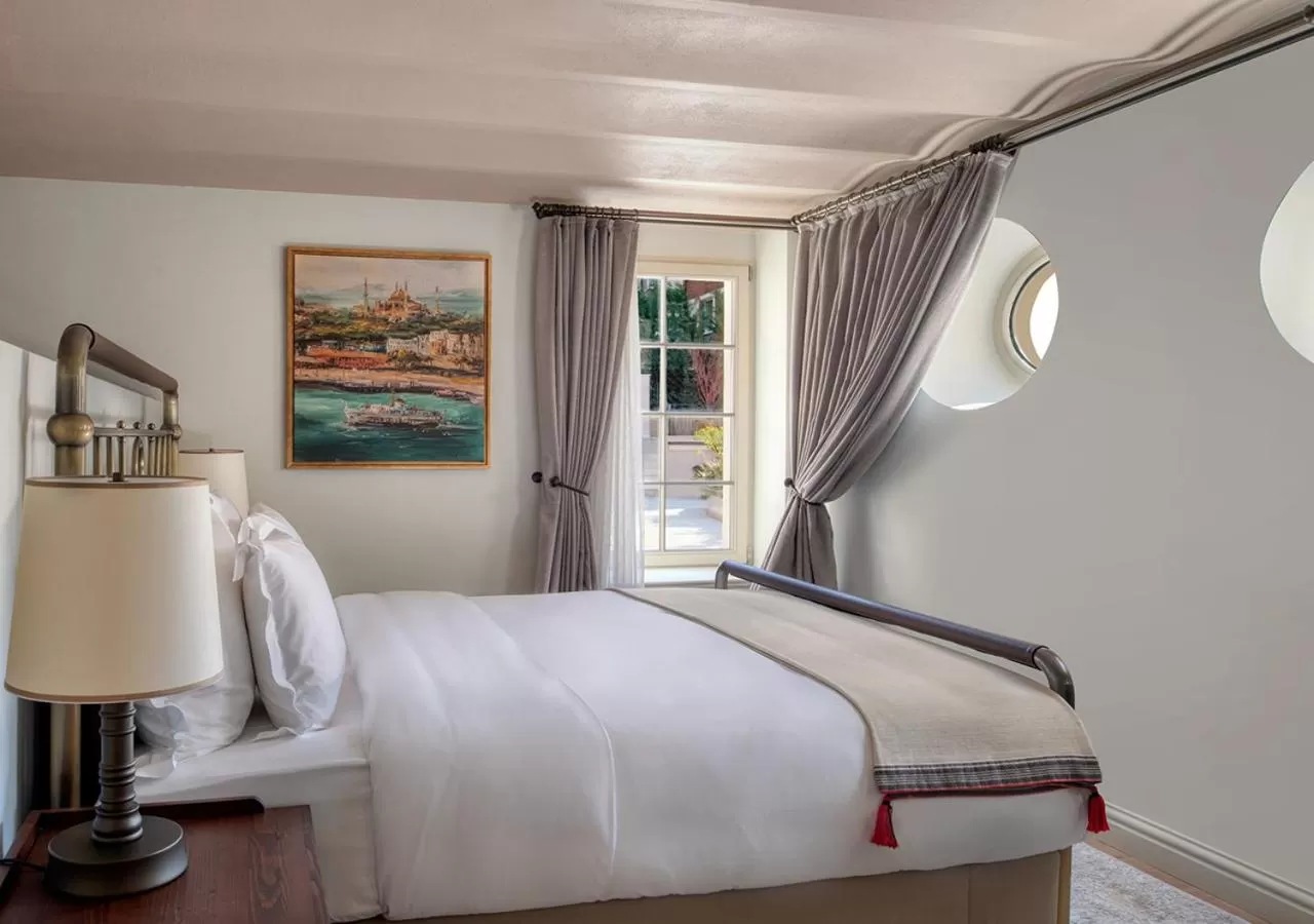 Bed in Six Senses Kocatas Mansions