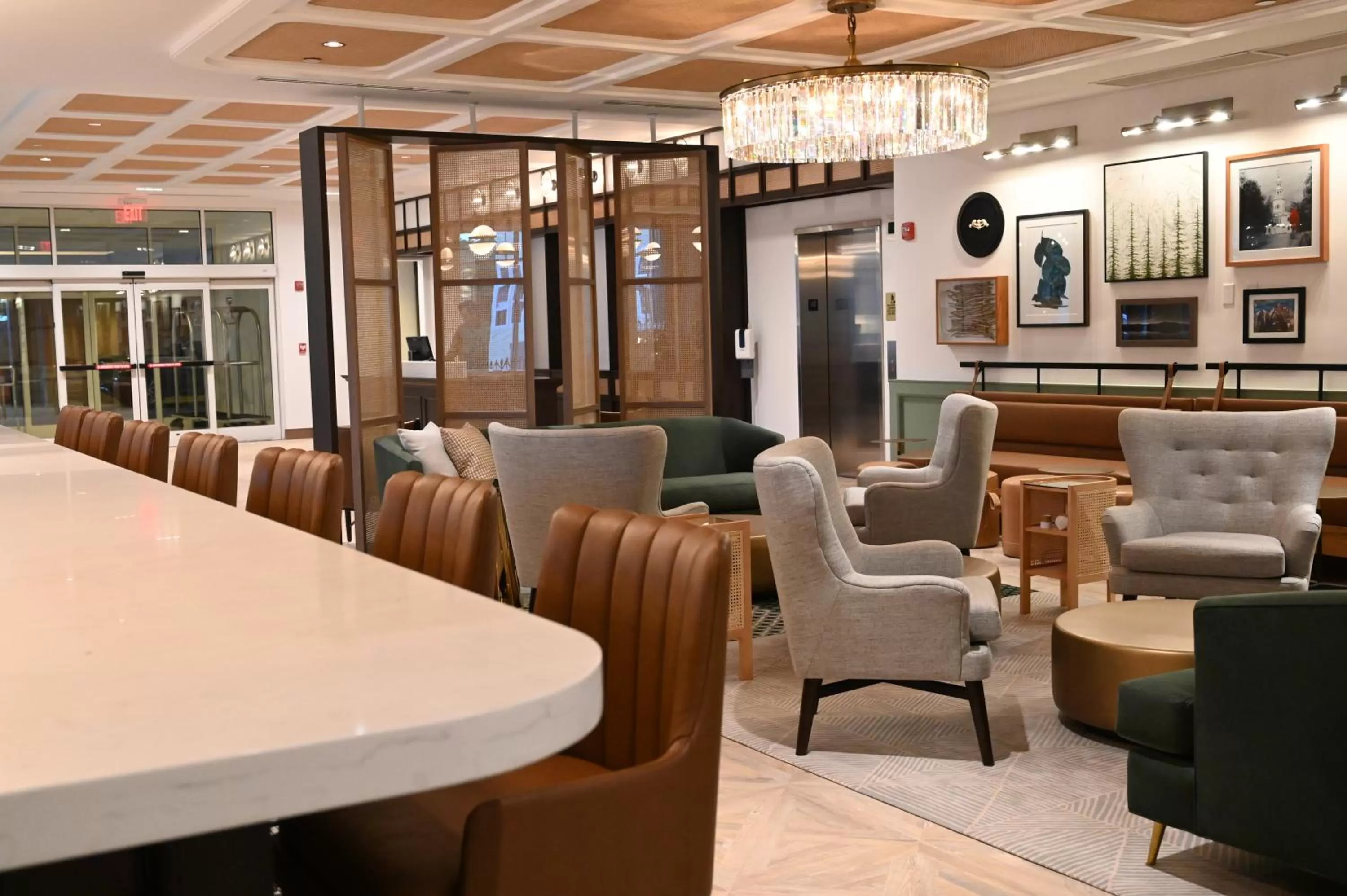 Restaurant/places to eat in Six South St. Hotel