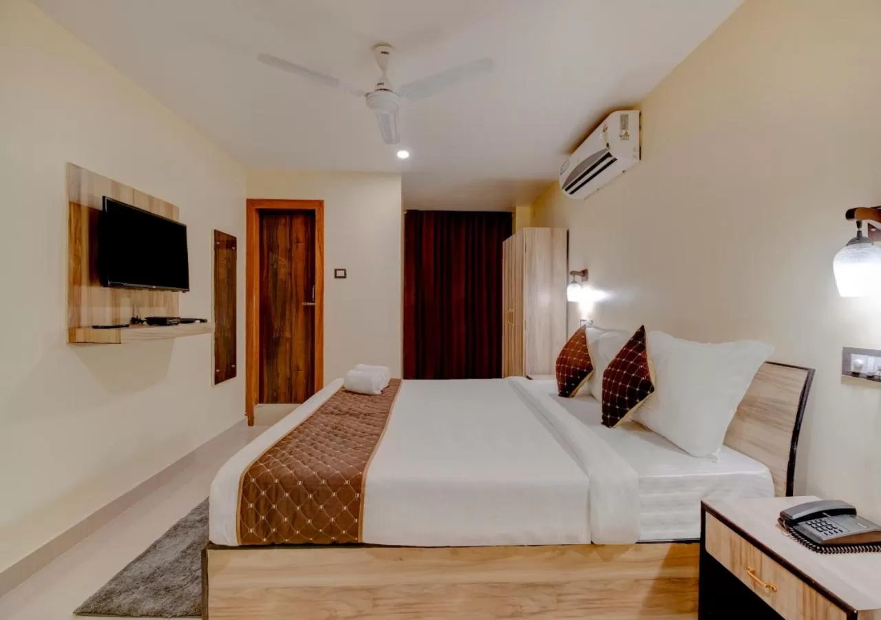 Photo of the whole room, Bed in Hotel Sai Rain Tree