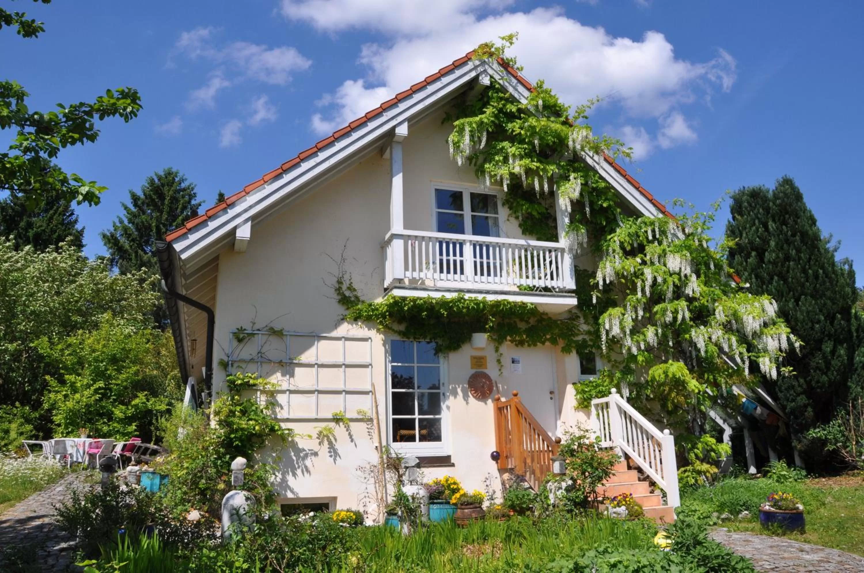 Facade/entrance, Property Building in Bed and Breakfast Bavaria München