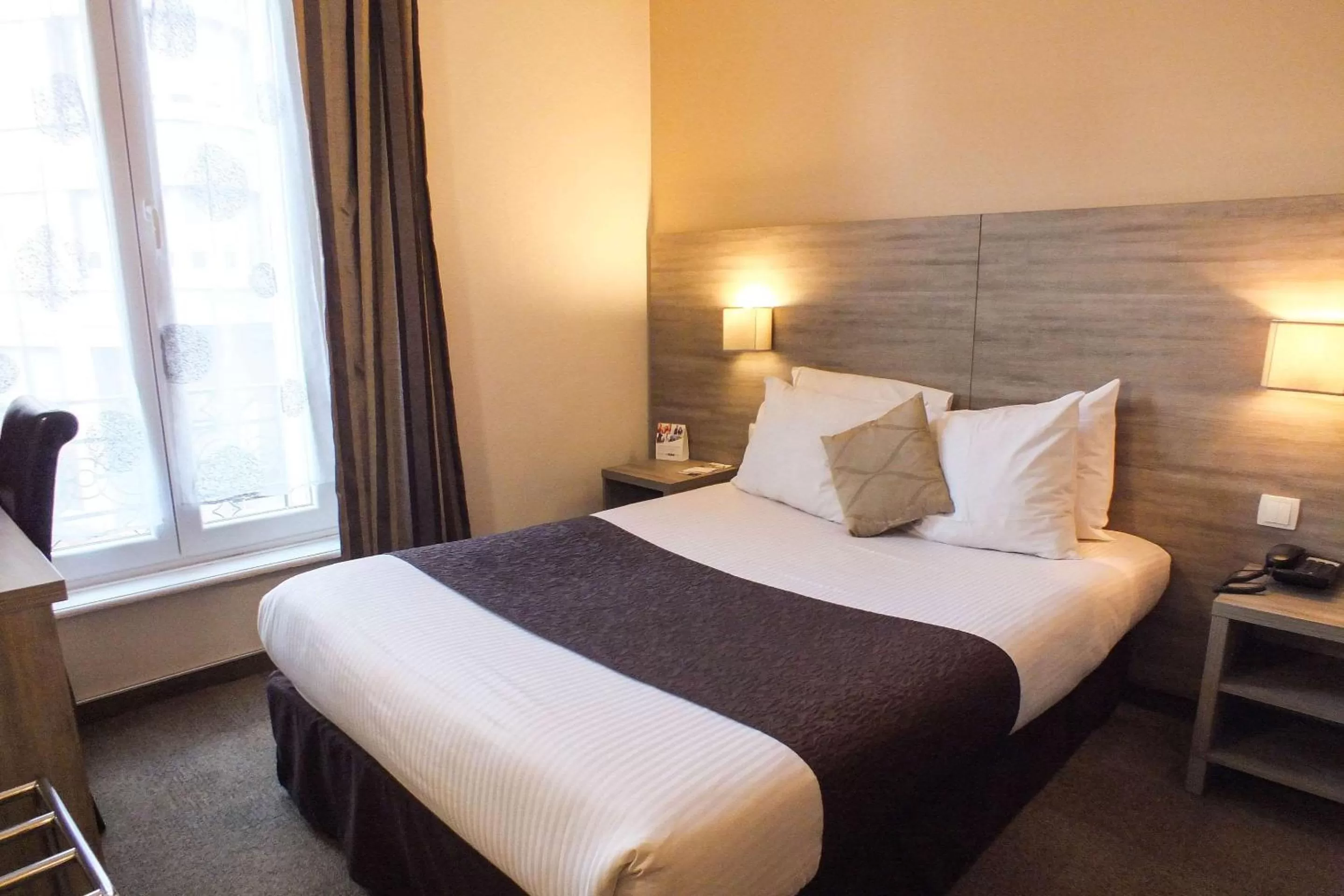 Photo of the whole room, Bed in Hotel Cecil Metz Gare