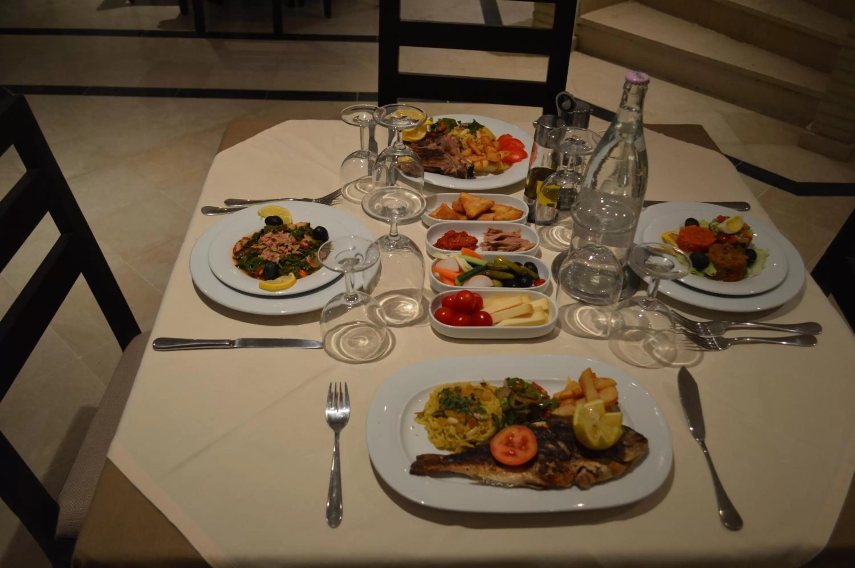 Restaurant/places to eat in Castilia suites