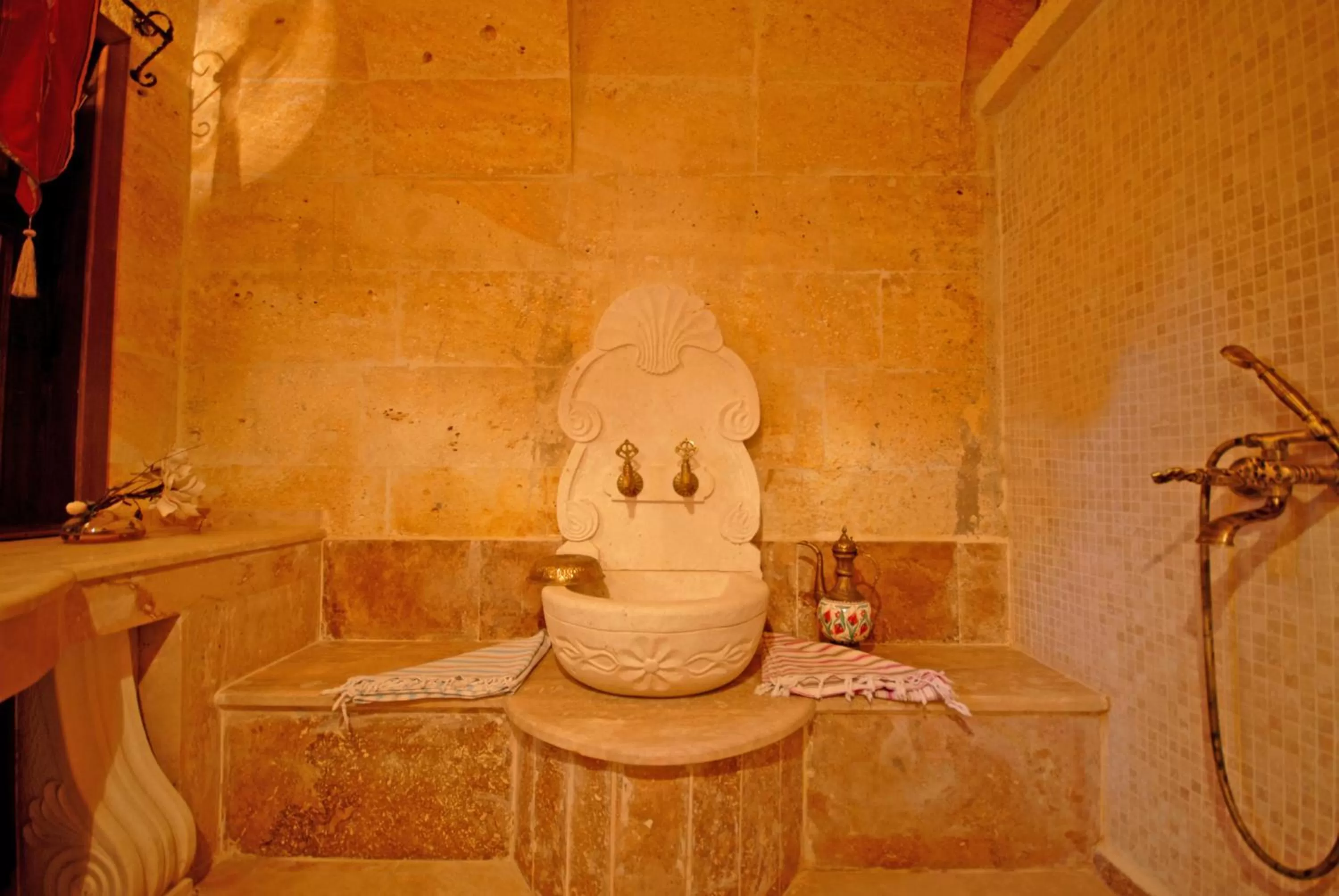 Bathroom in Miras Hotel