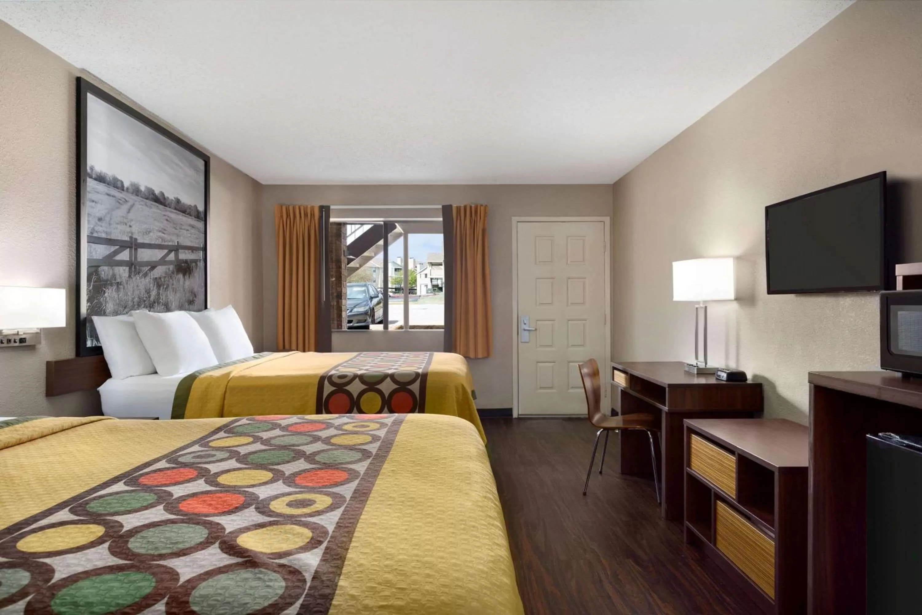 Photo of the whole room, Bed in Super 8 by Wyndham Universal City