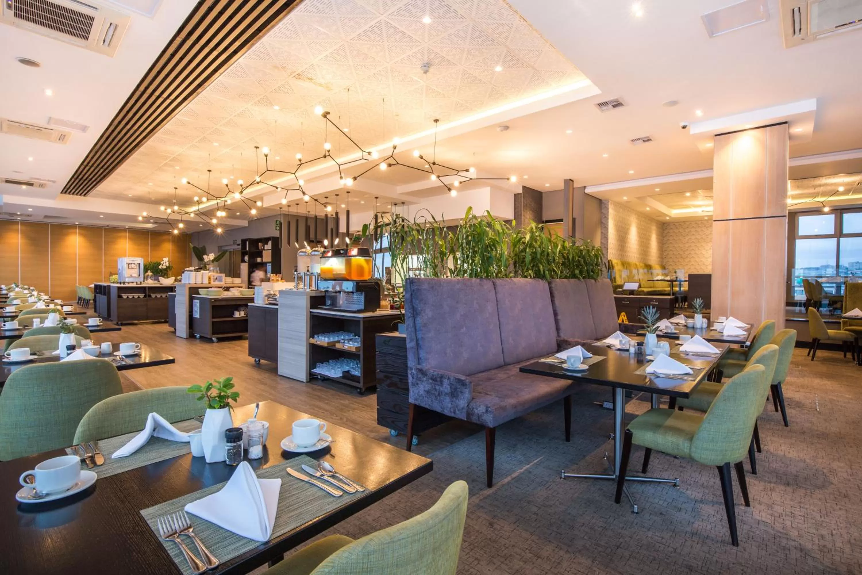 Restaurant/places to eat in Belaire Suites Hotel