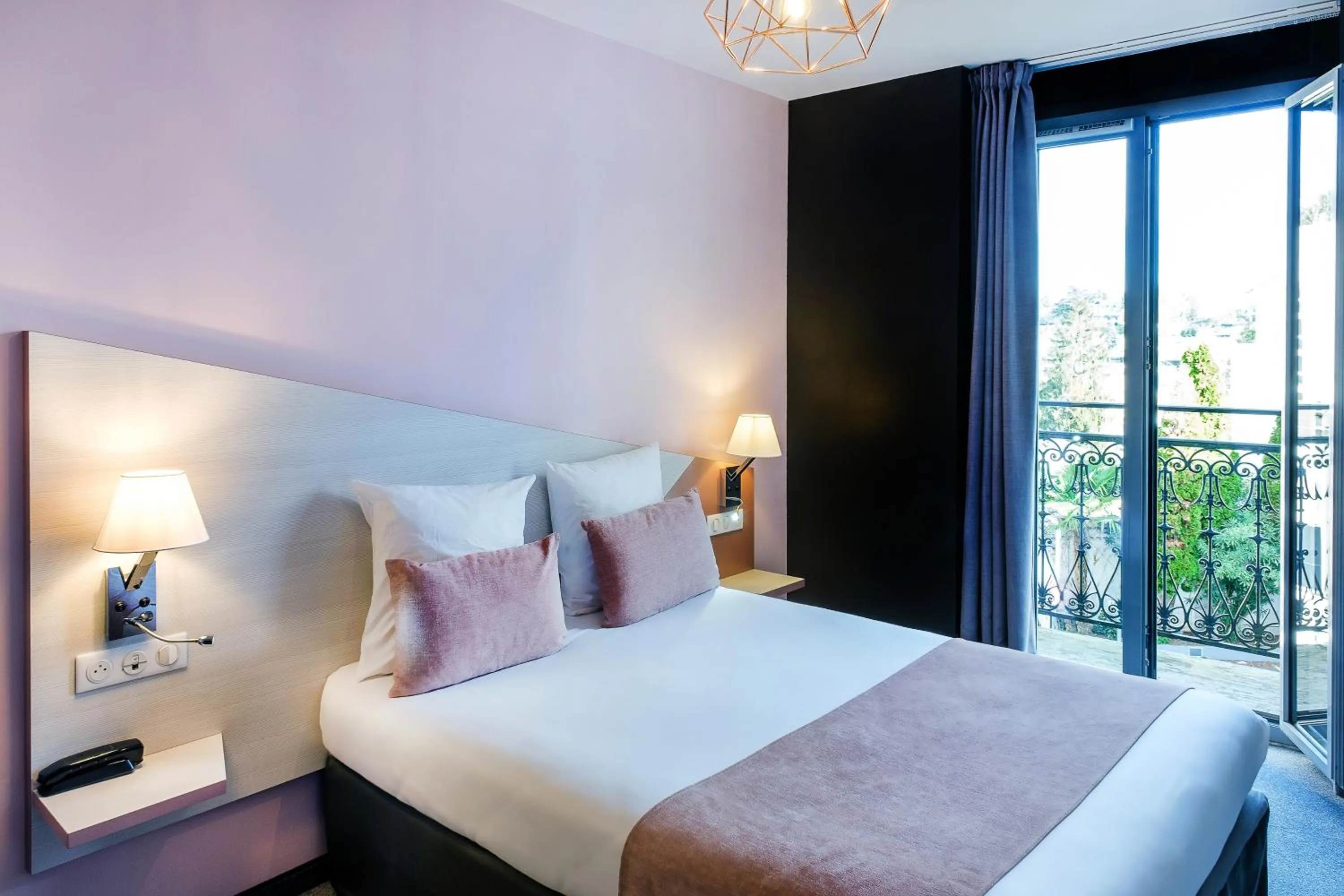 Bed in Hôtel Sainte-Rose