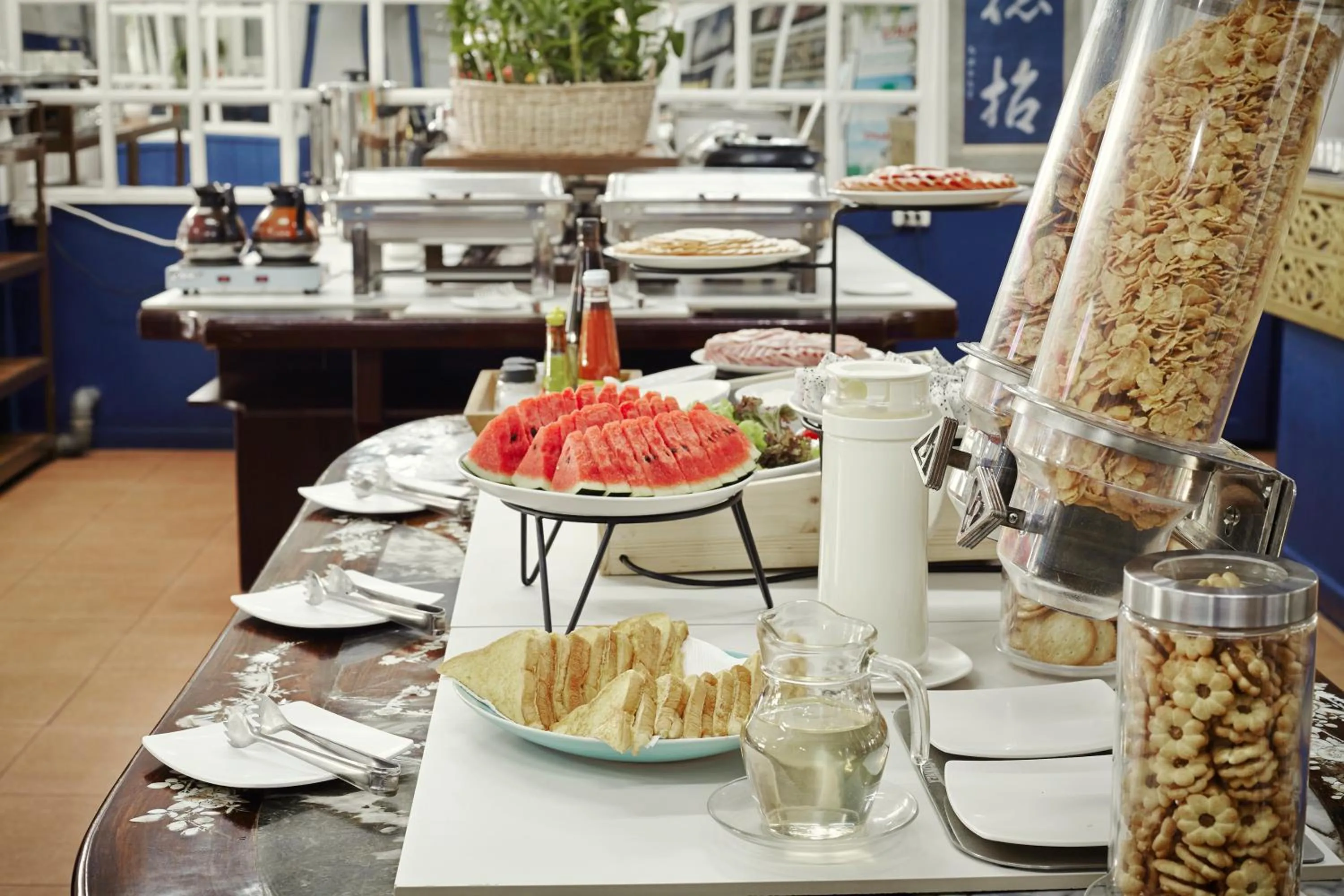 Food and drinks in The Krungkasem Srikrung Hotel