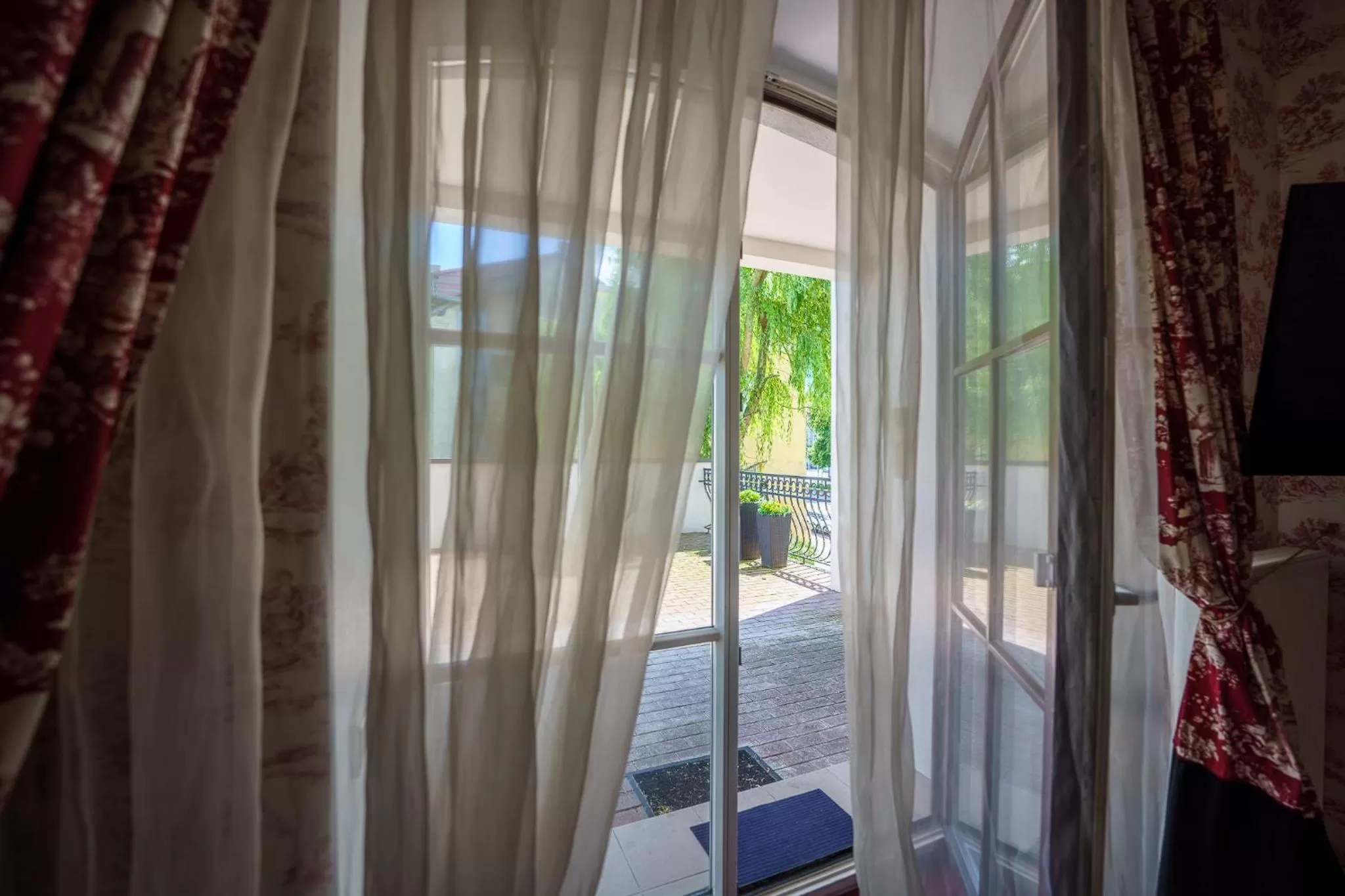 Patio in Moon Garden Old Town Hotel