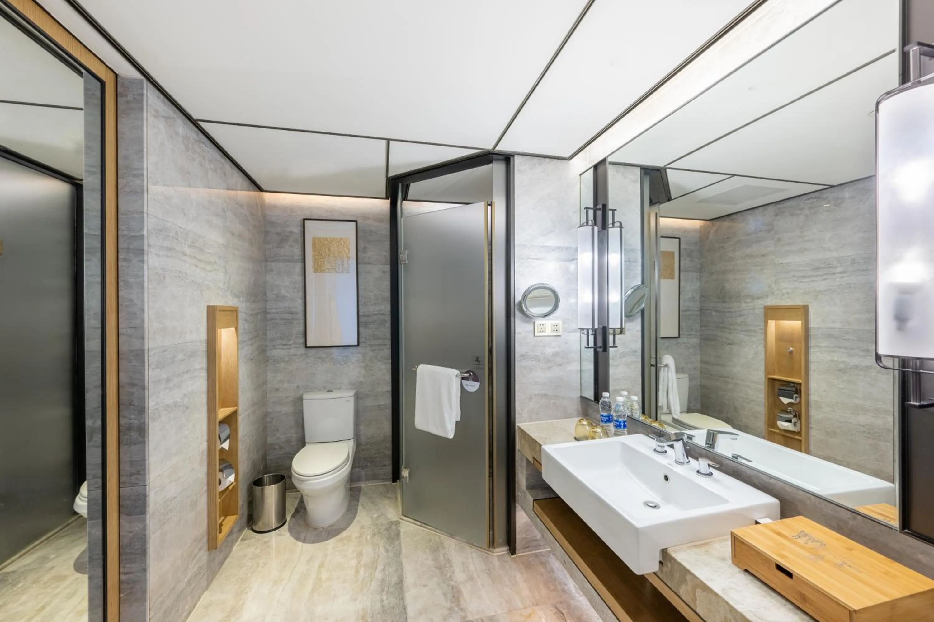 Toilet in Sheraton Grand Hangzhou Binjiang Hotel