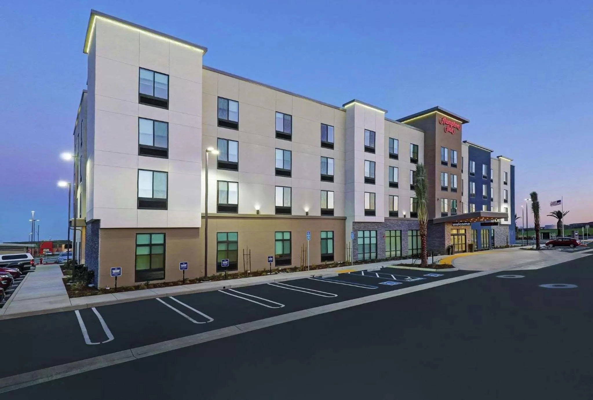 Property building in Hampton Inn Patterson, Ca