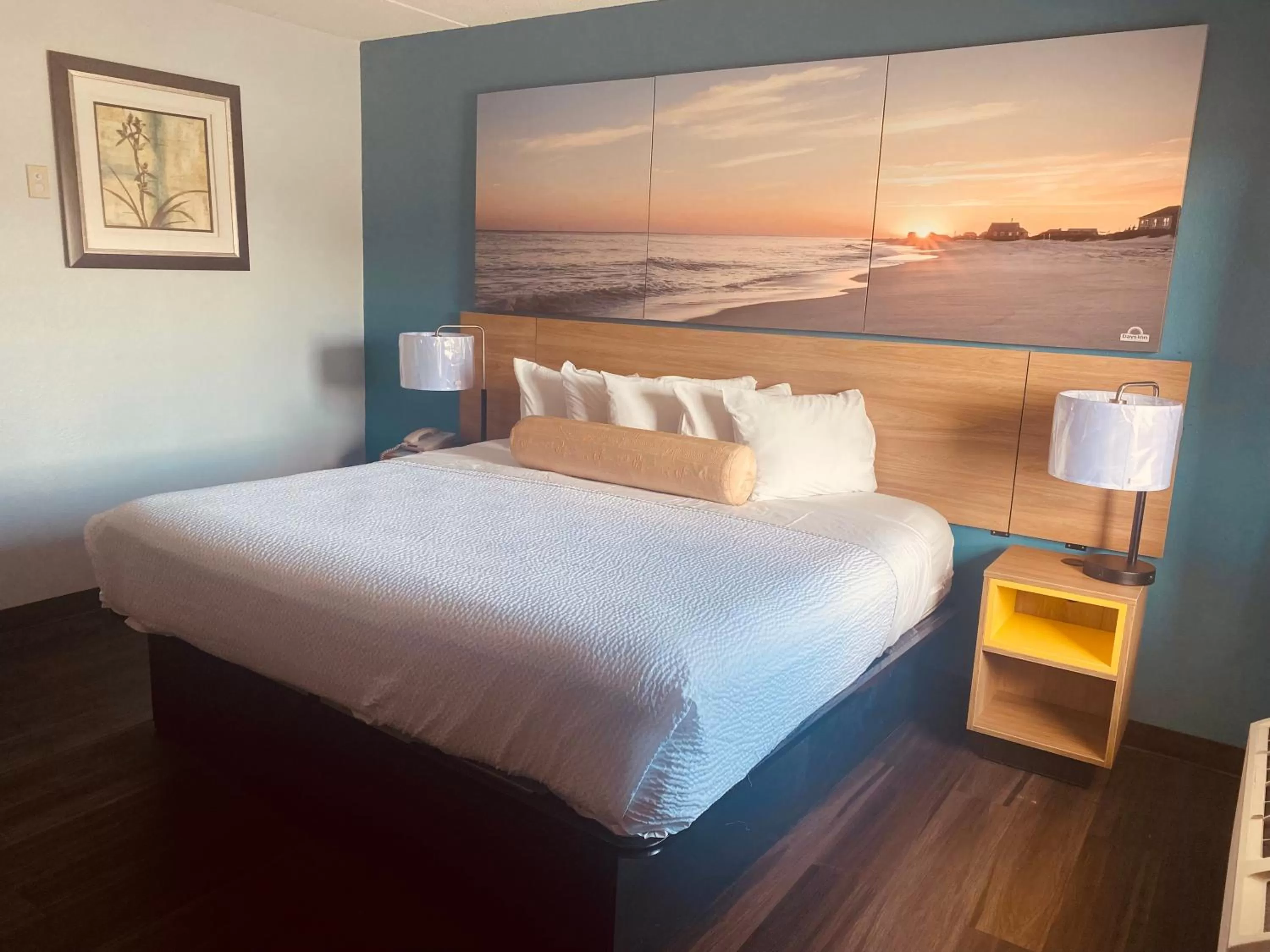 Bed in Days Inn by Wyndham Queensbury/Lake George