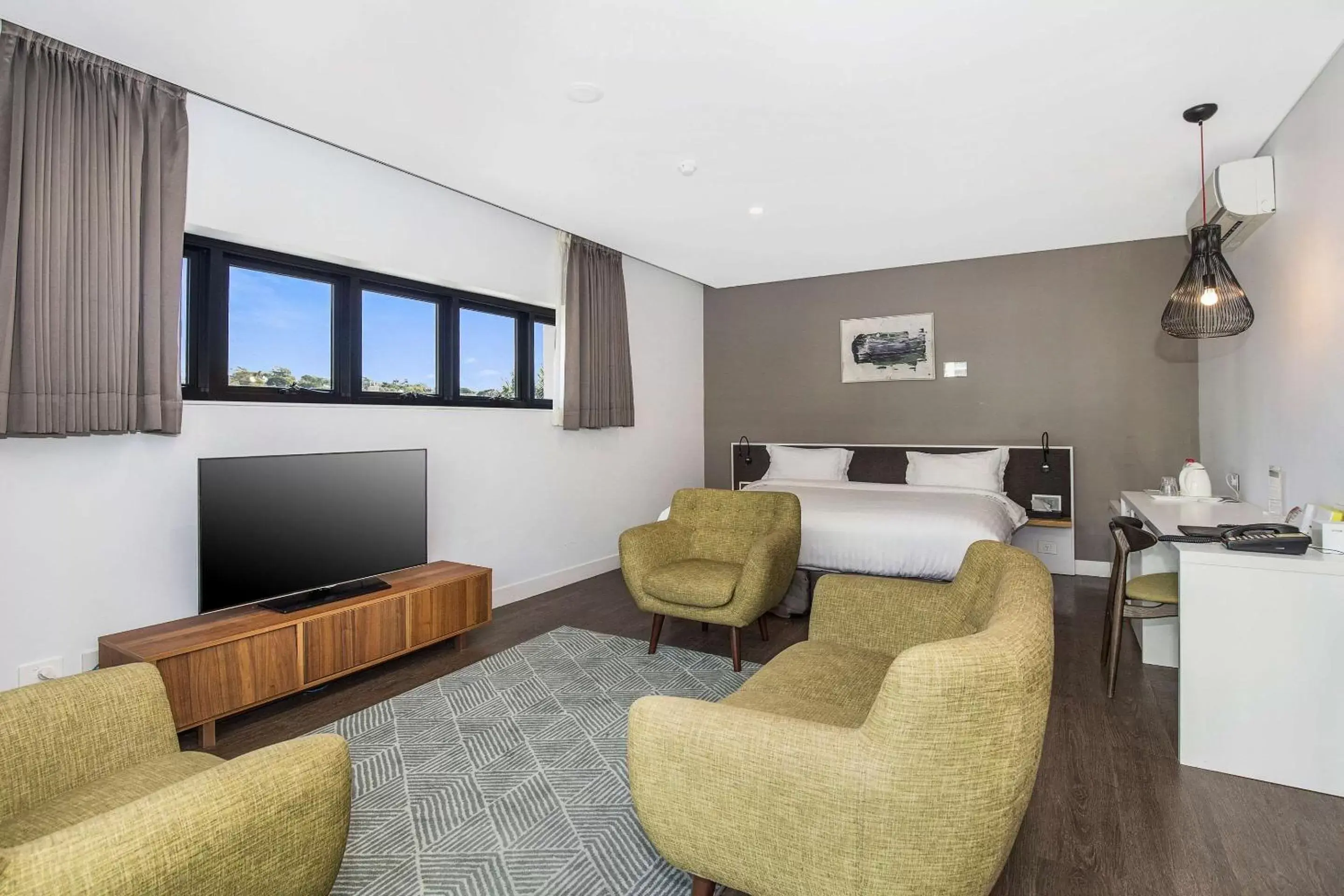 Deluxe King Suite - Wheelchair Accessible/Non-Smoking in The Kingsford Brisbane Airport, Ascend Hotel Collection Deluxe King Suite - Wheelchair Accessible/Non-Smoking in The Kingsford Brisbane Airport, Ascend Hotel Collection