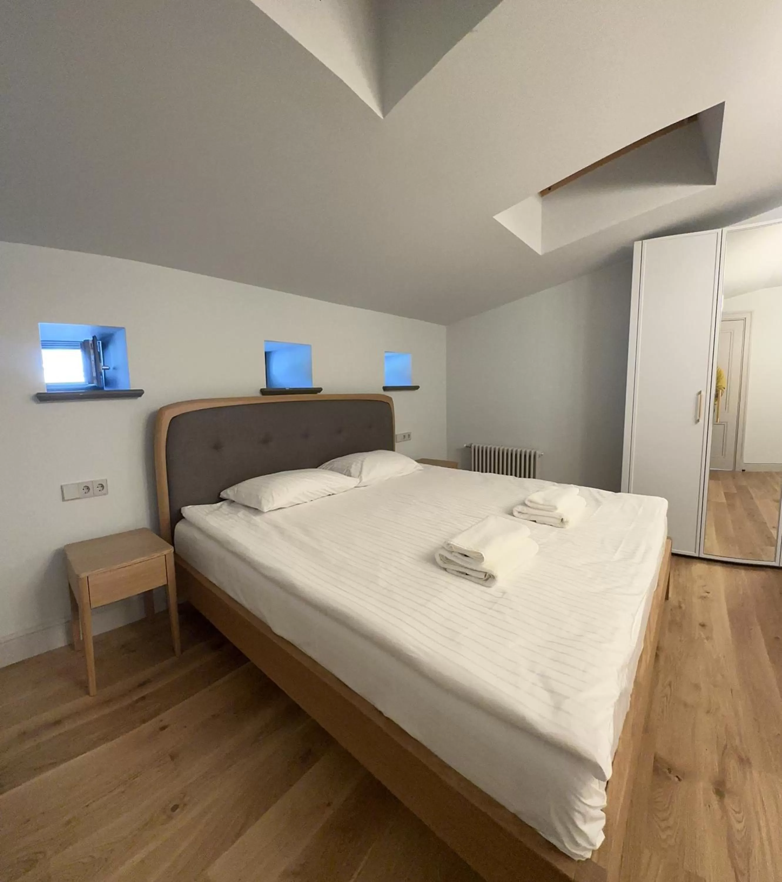Bed in Roze Center Apartments