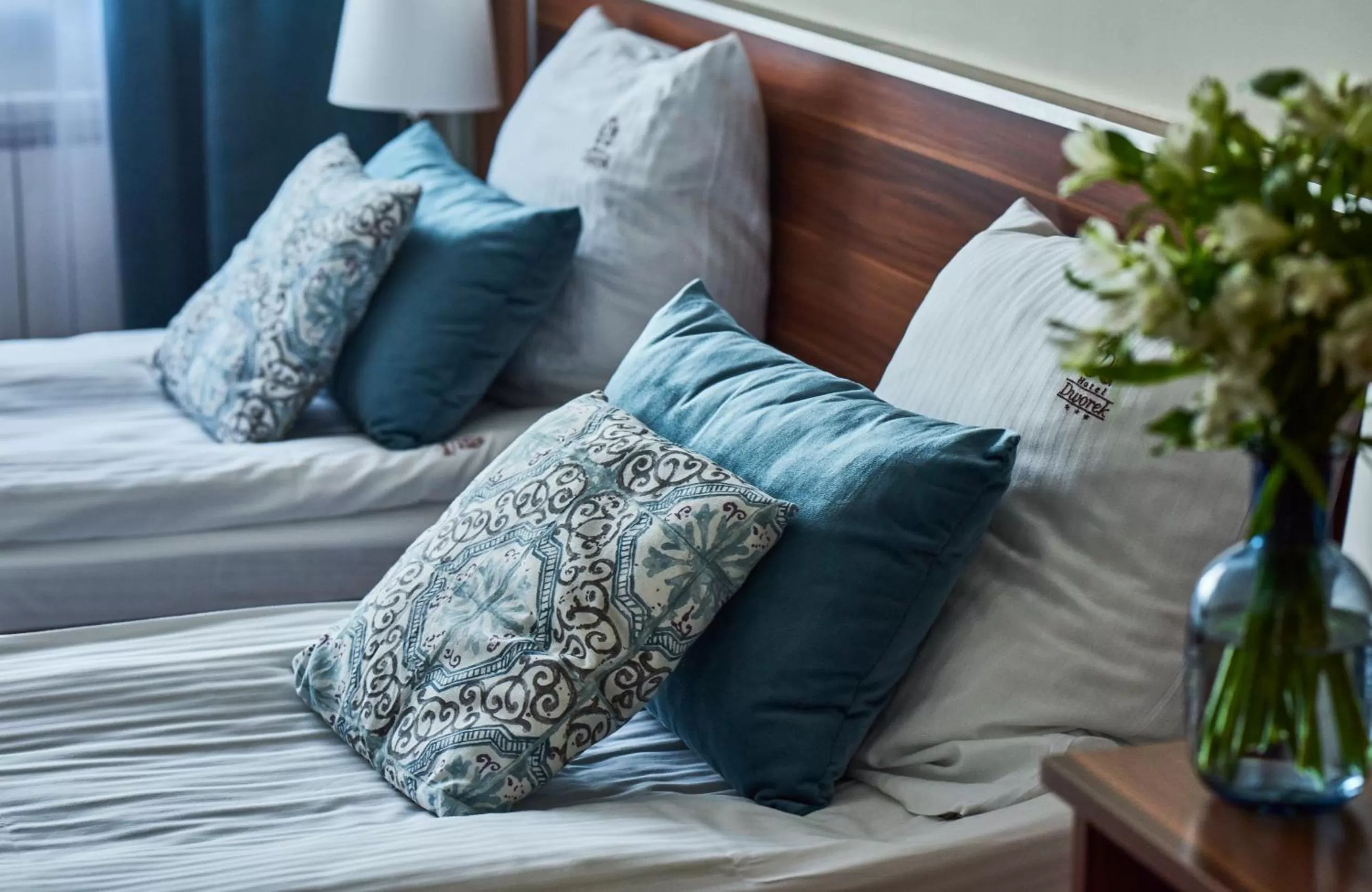 Bed, Seating Area in Dworek