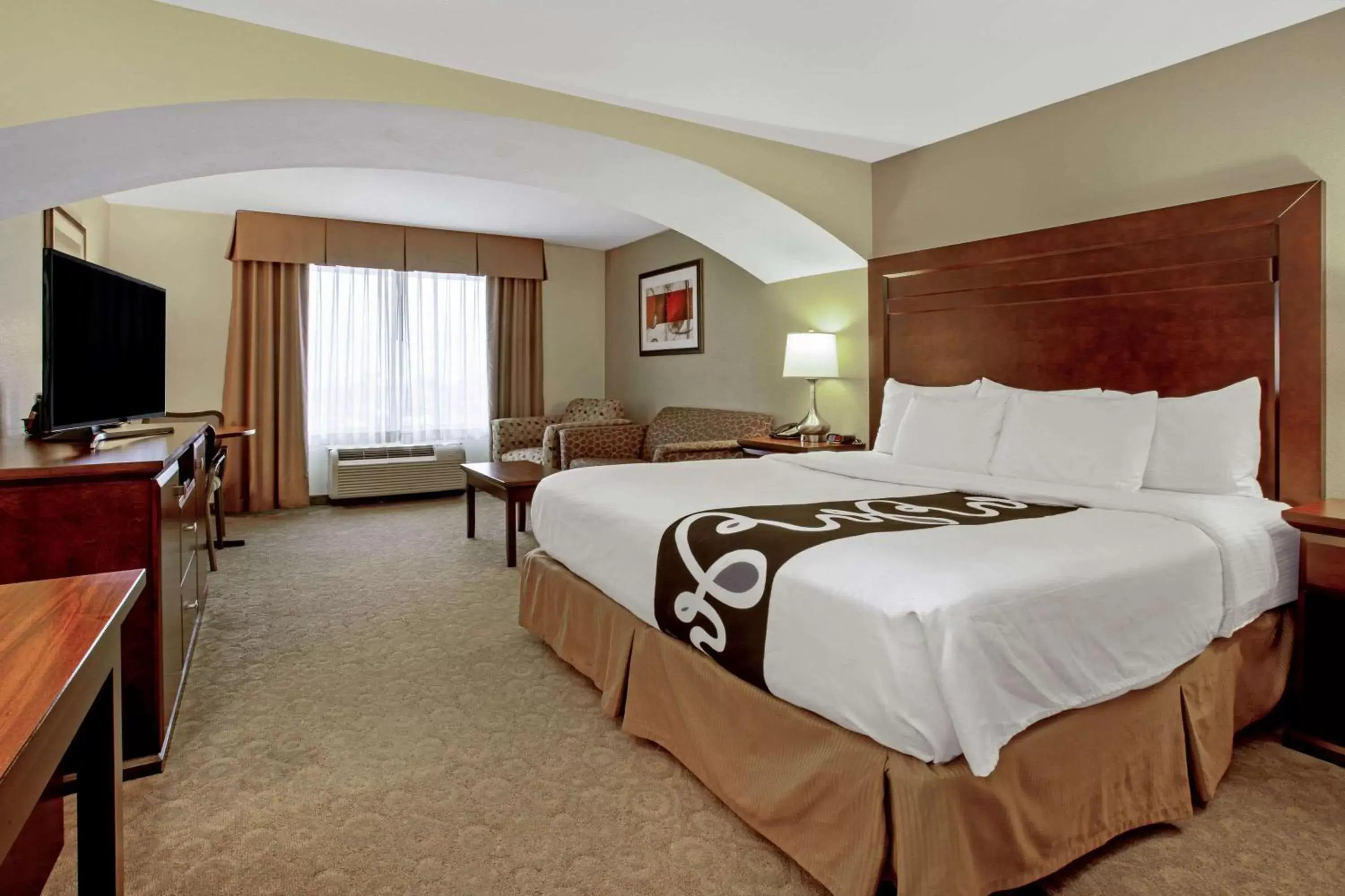 Deluxe Executive King Room - Non-Smoking in La Quinta by Wyndham Bismarck Deluxe Executive King Room - Non-Smoking in La Quinta by Wyndham Bismarck