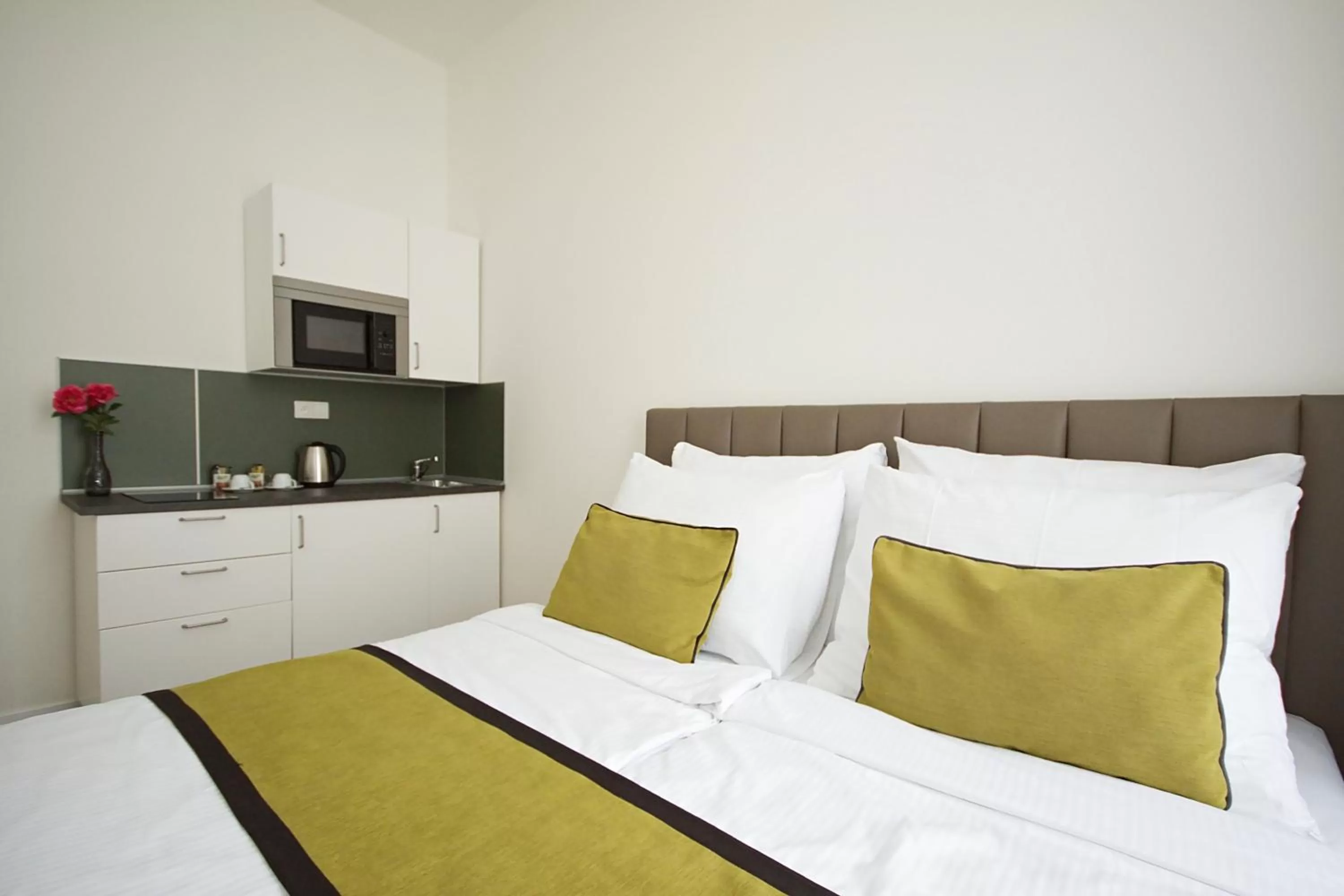 Bed in Elizabeth Suites