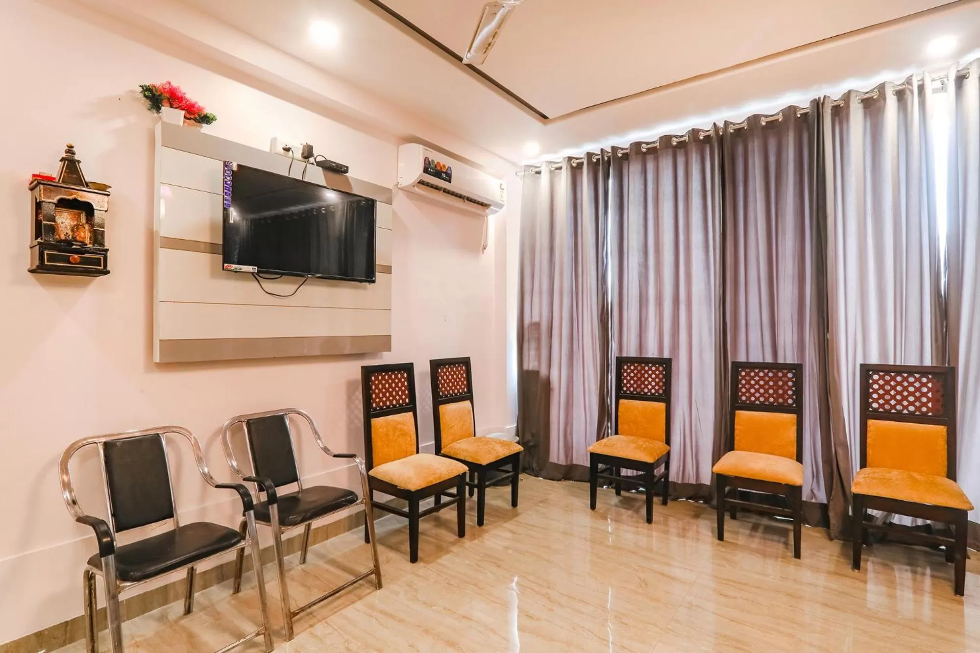 Seating area, TV/Entertainment Center in FabHotel Silver Stone Inn