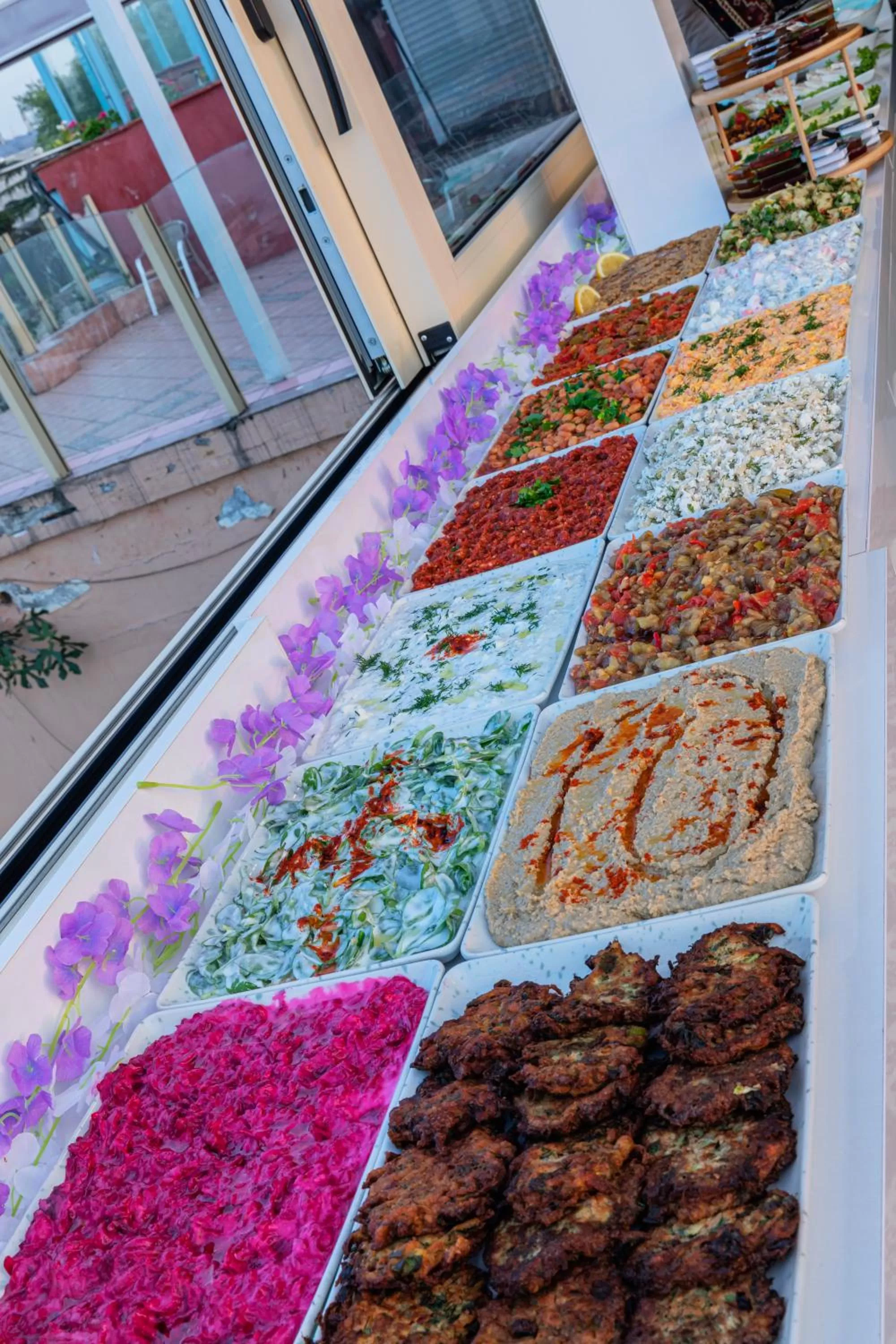 Restaurant/places to eat in Eastanbul Suites