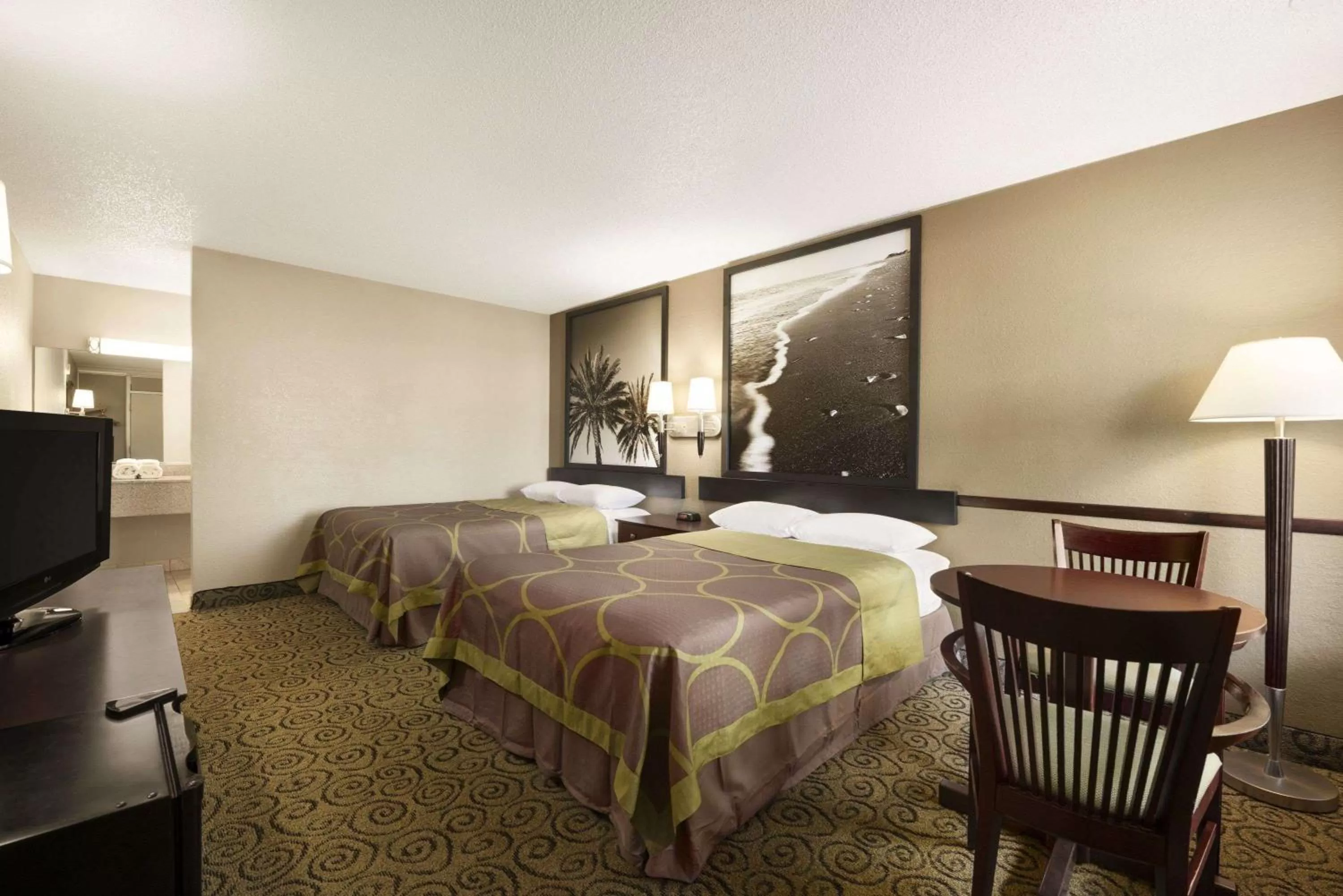 On site, Bed in Super 8 by Wyndham Ormond Beach