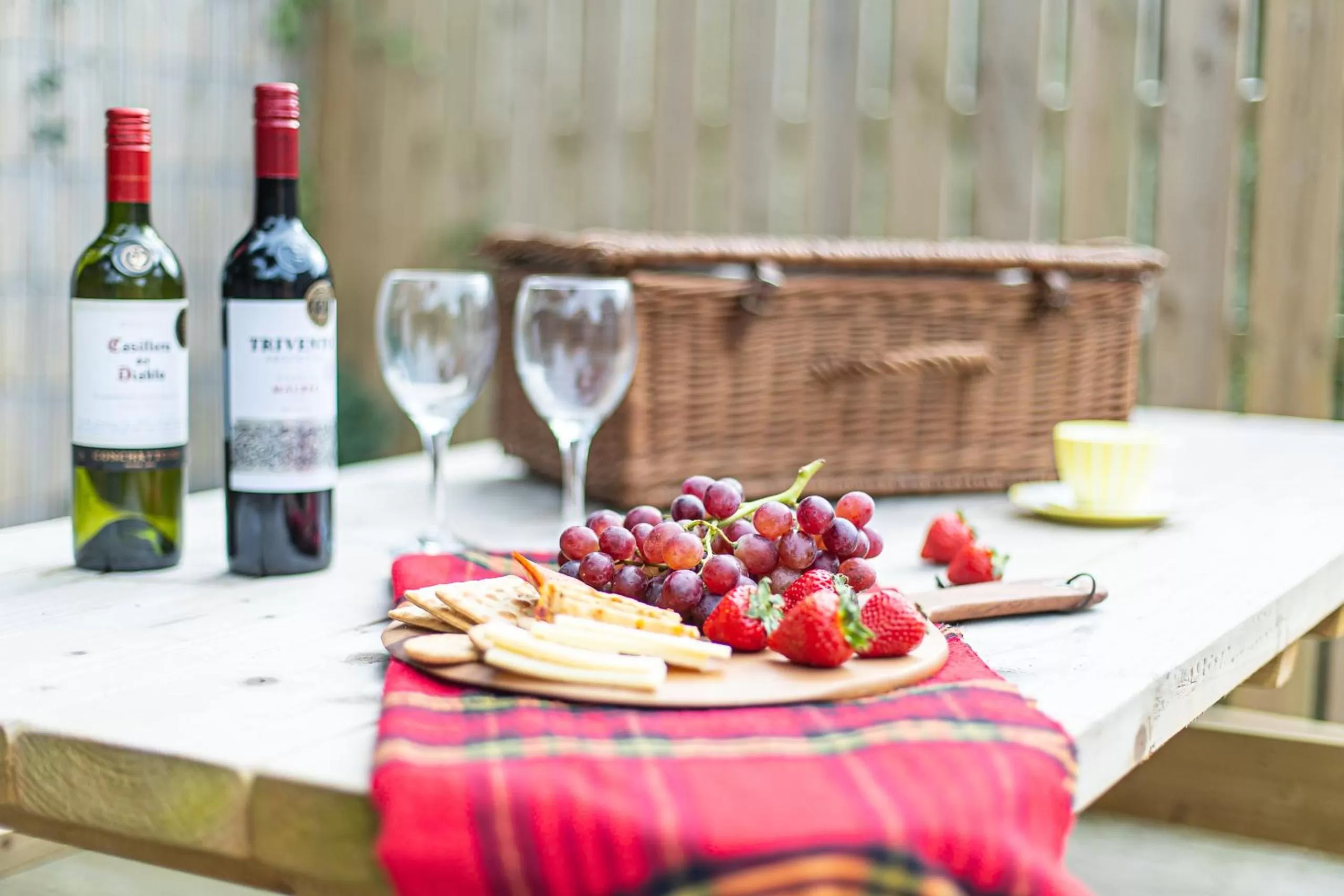 Patio in Entire family home , large rear garden and free parking