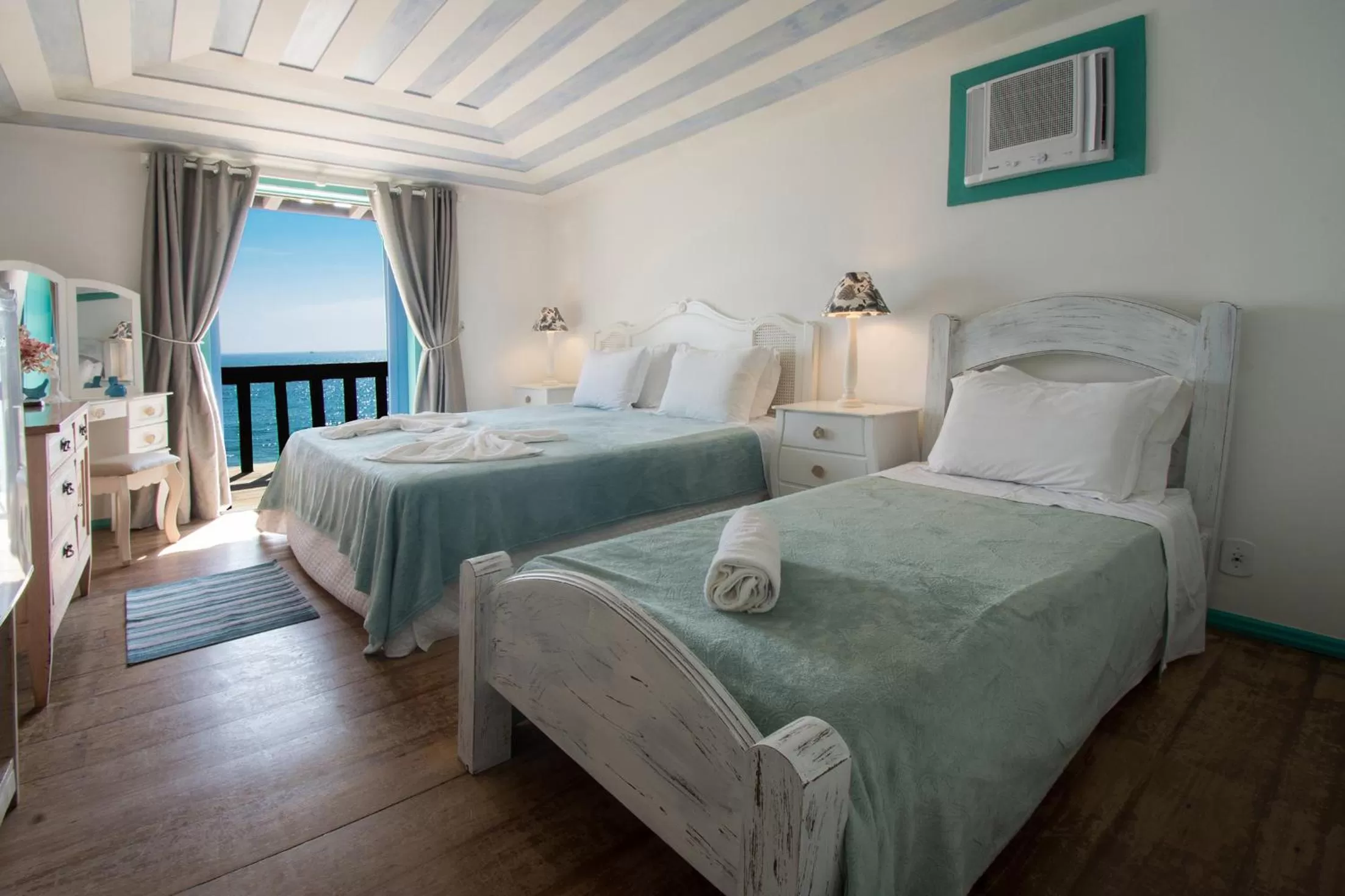 Sea view, Bed in Vila Bela-Emília