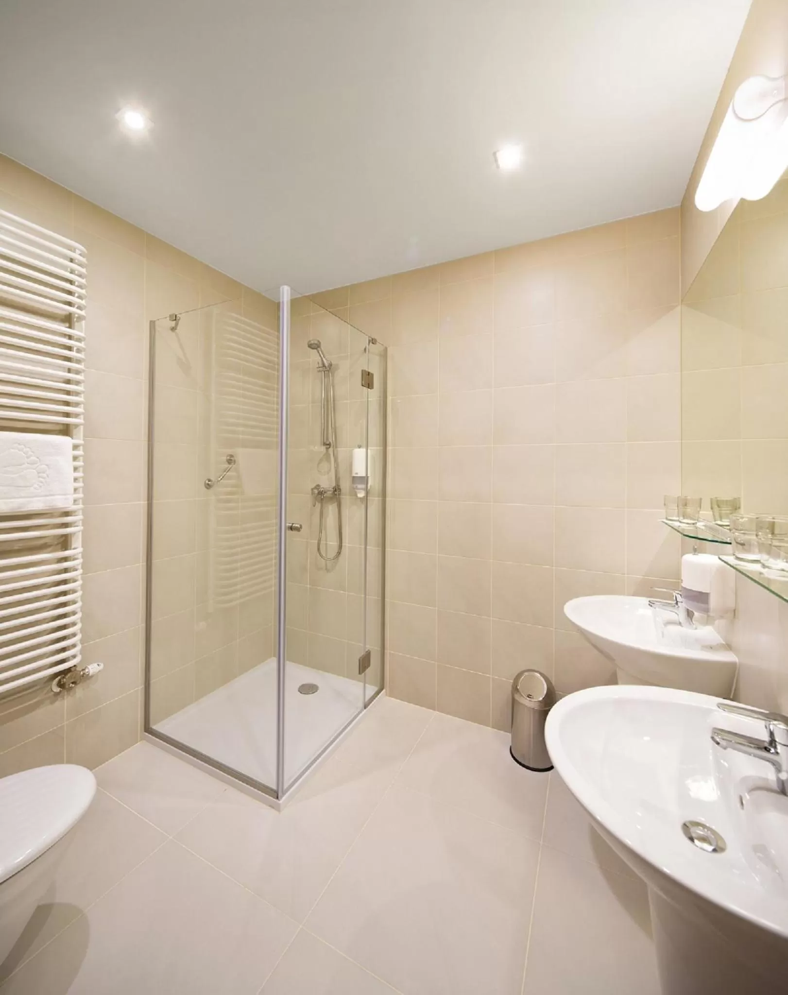 Bathroom in Automobil Hotel