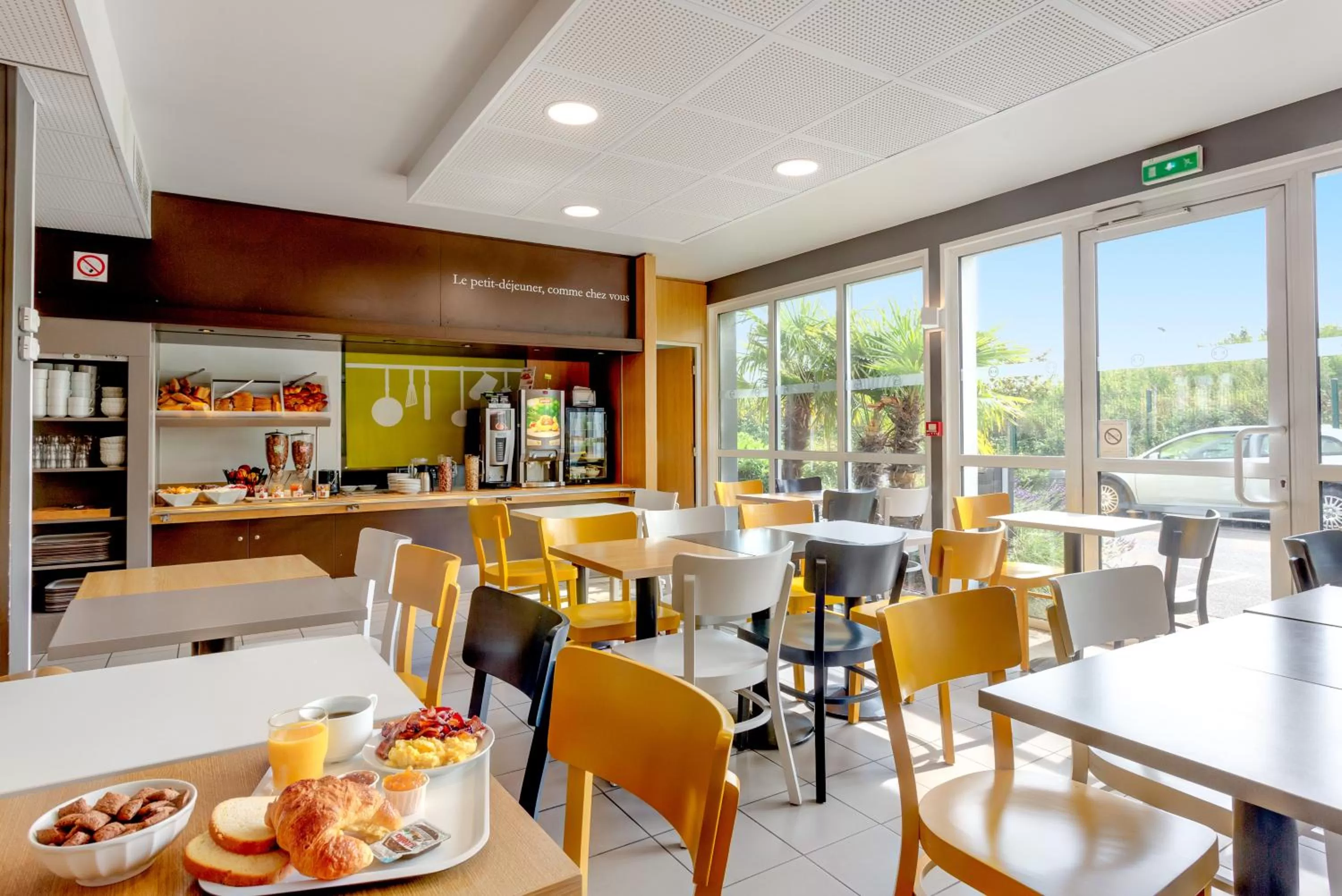 Buffet breakfast in B&B HOTEL Valenciennes Marly