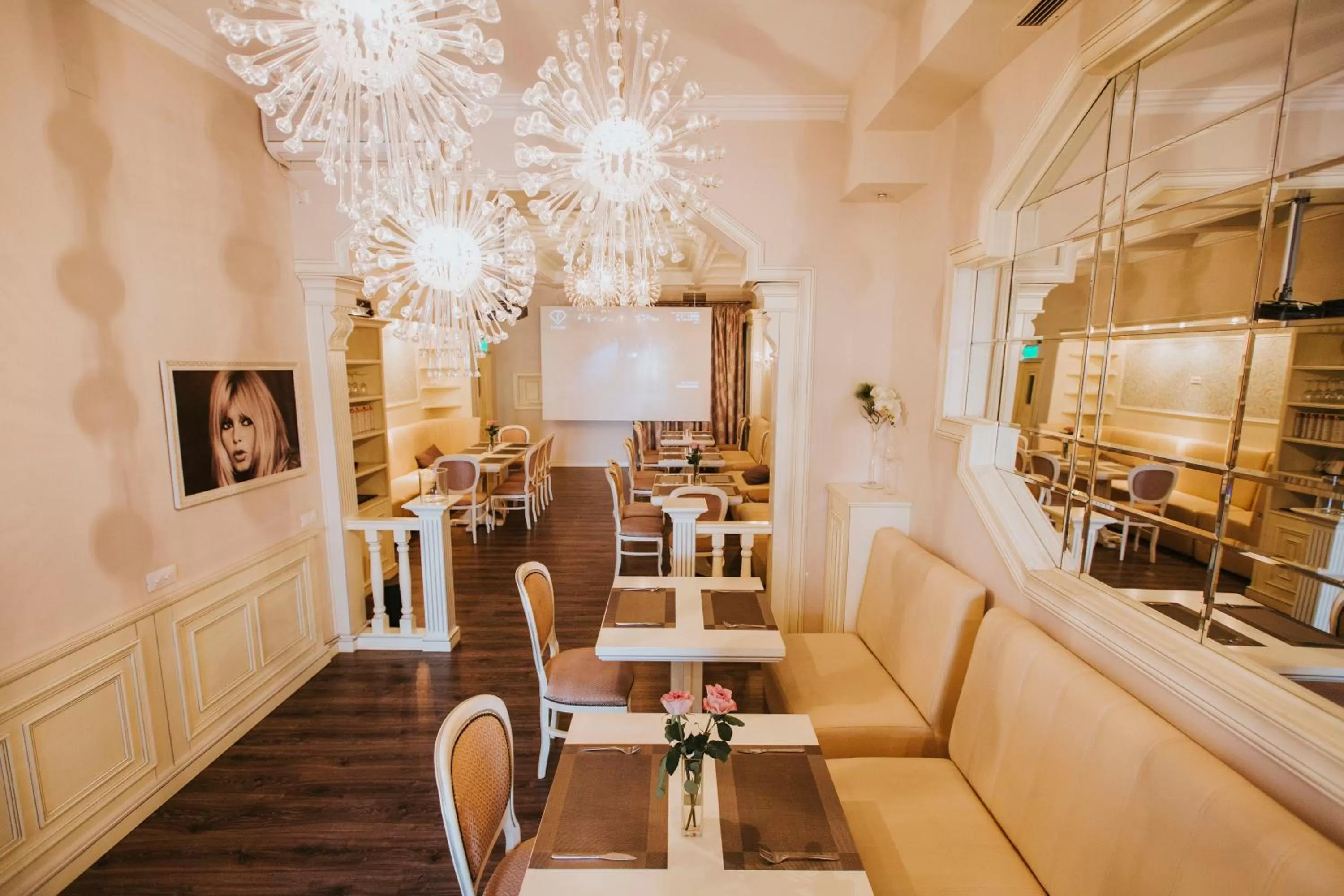 Restaurant/places to eat in Vila Cornelia