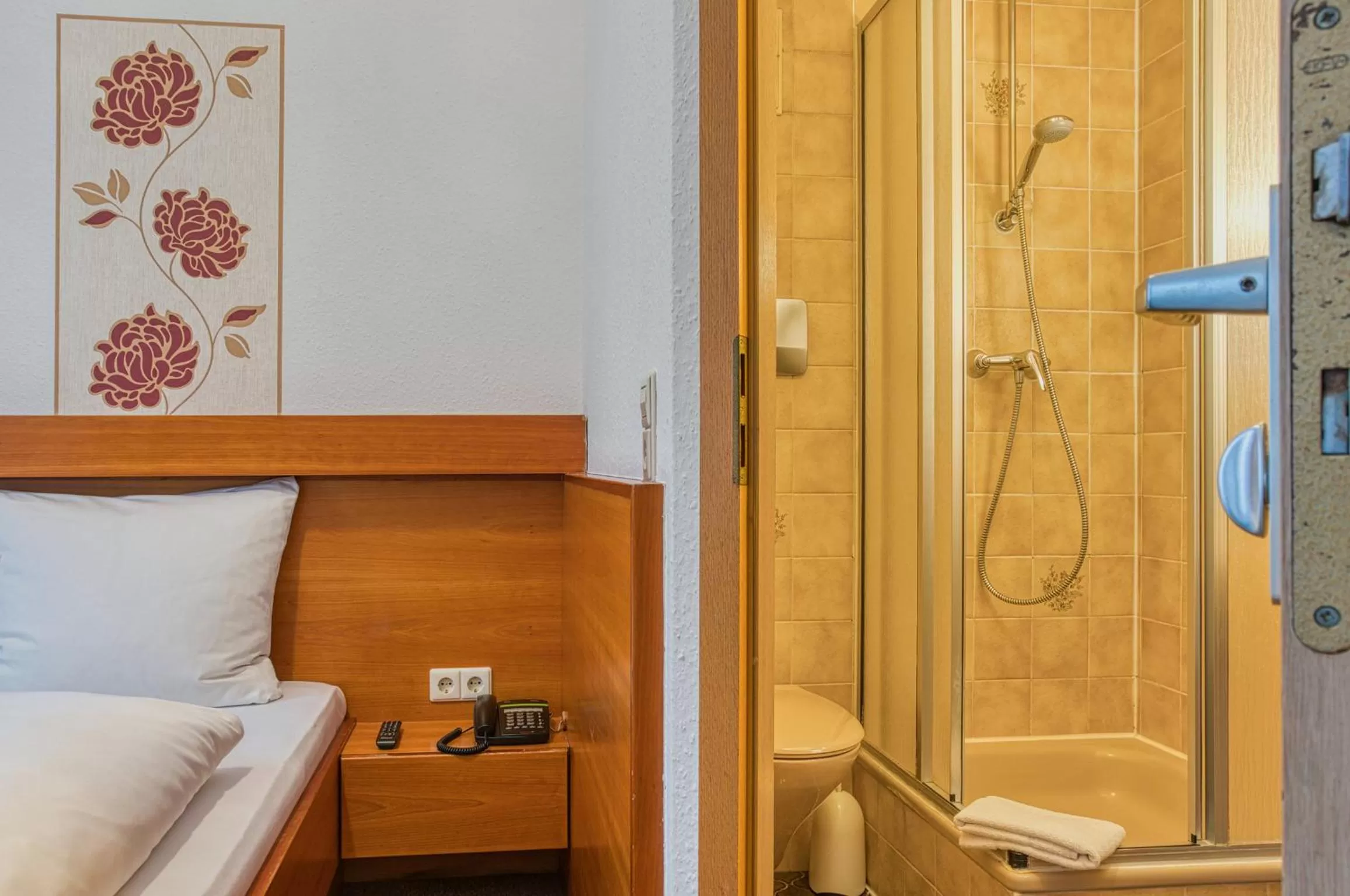 Photo of the whole room, Bed in Sautter Hotel Stuttgart City