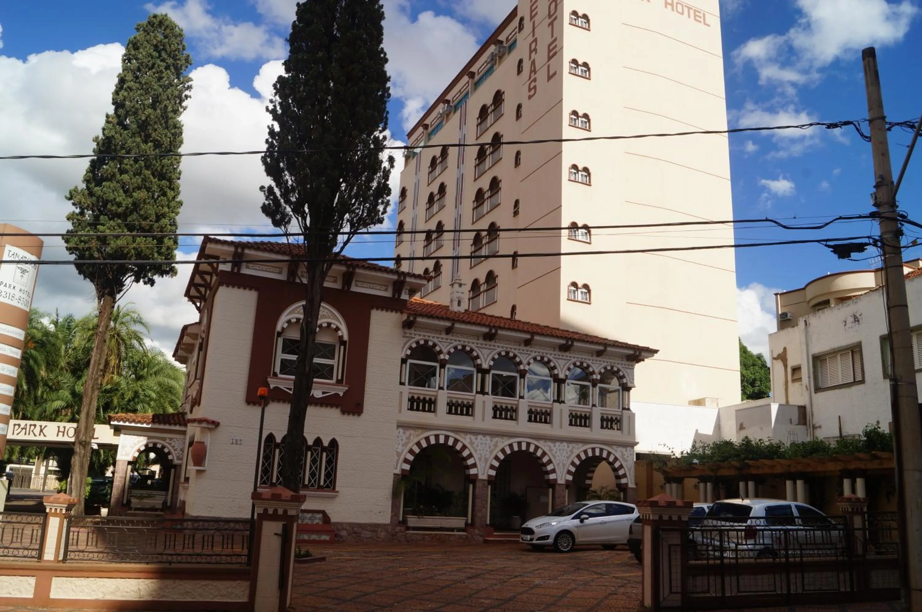 Property building in Tamareiras Park Hotel