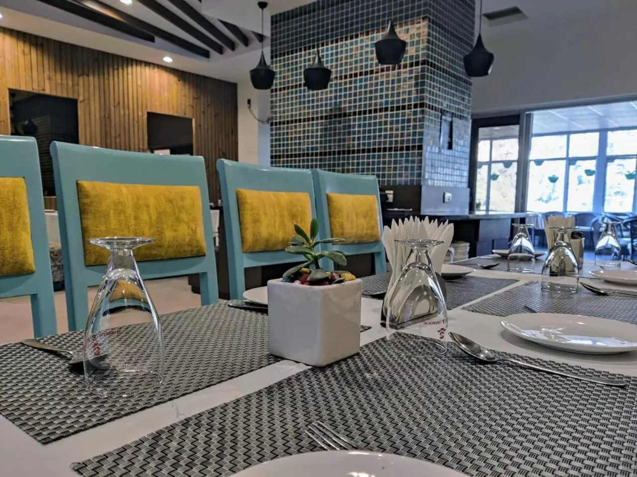 Restaurant/places to eat in Hotel Shiva Continental