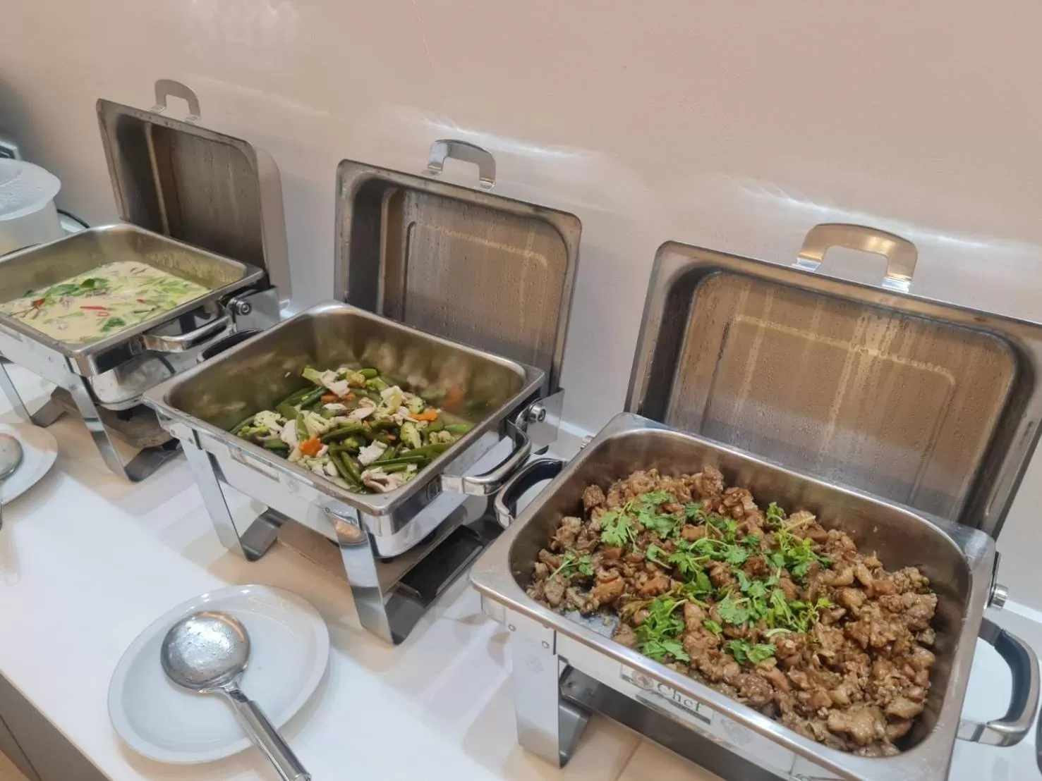 Restaurant/places to eat in NORN Rimklong Bangkok Hotel