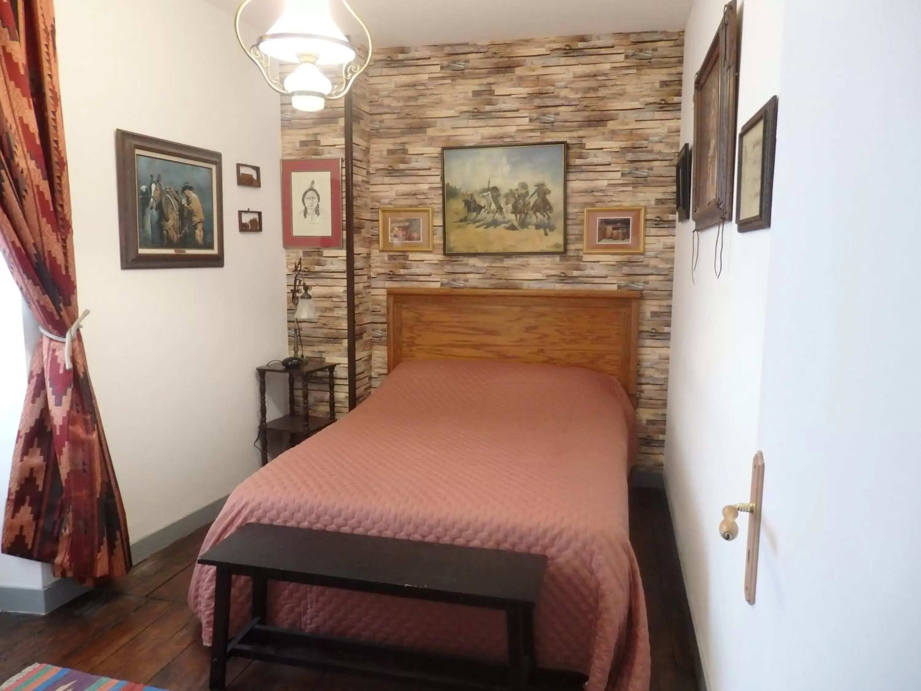 Double Room with Garden View - single occupancy in Le Perroquet Vert Double Room with Garden View - single occupancy in Le Perroquet Vert