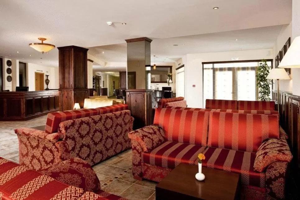 Lobby or reception in Parklands Hotel & Pool