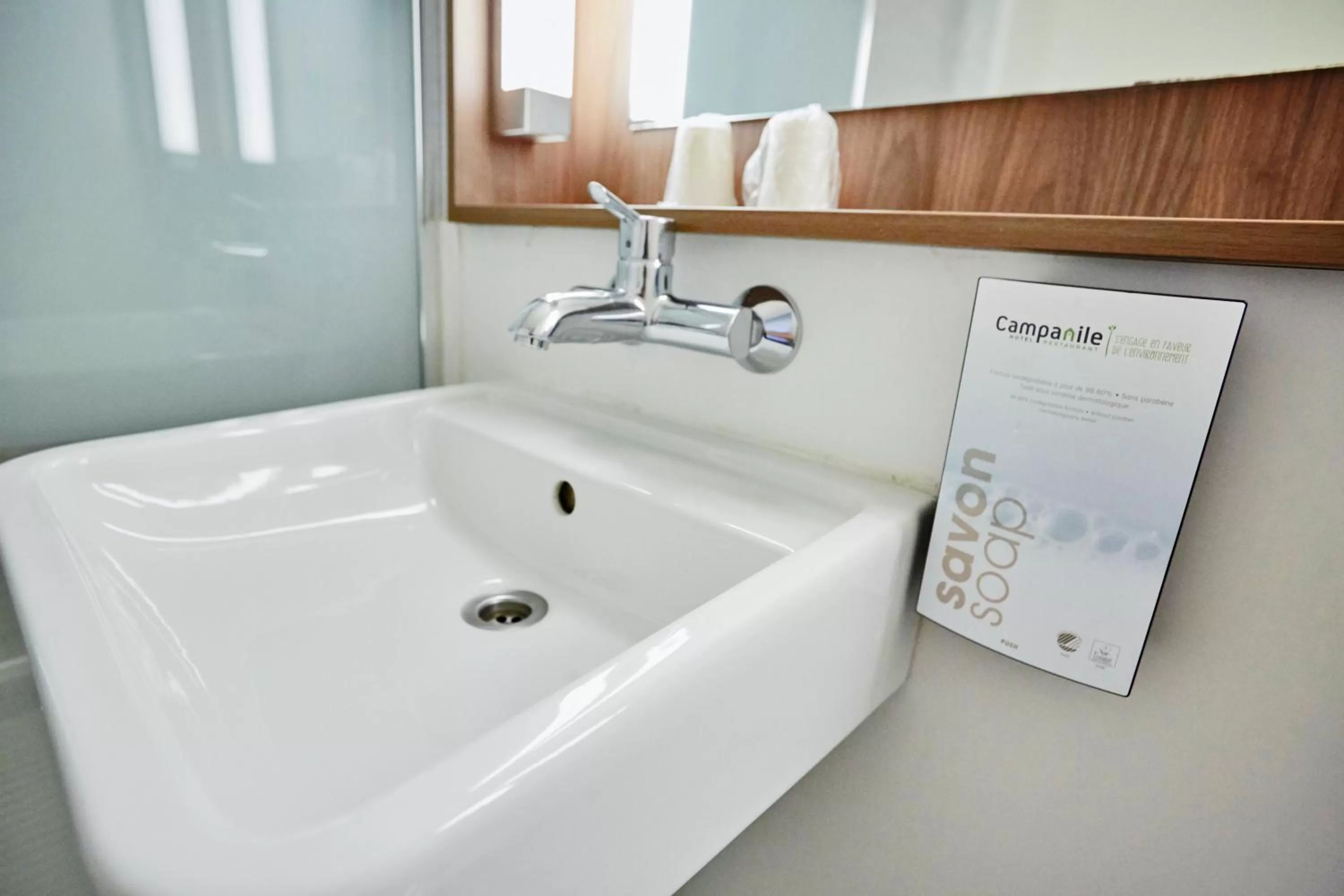 Bathroom in Campanile Evry Ouest - Corbeil Essonnes