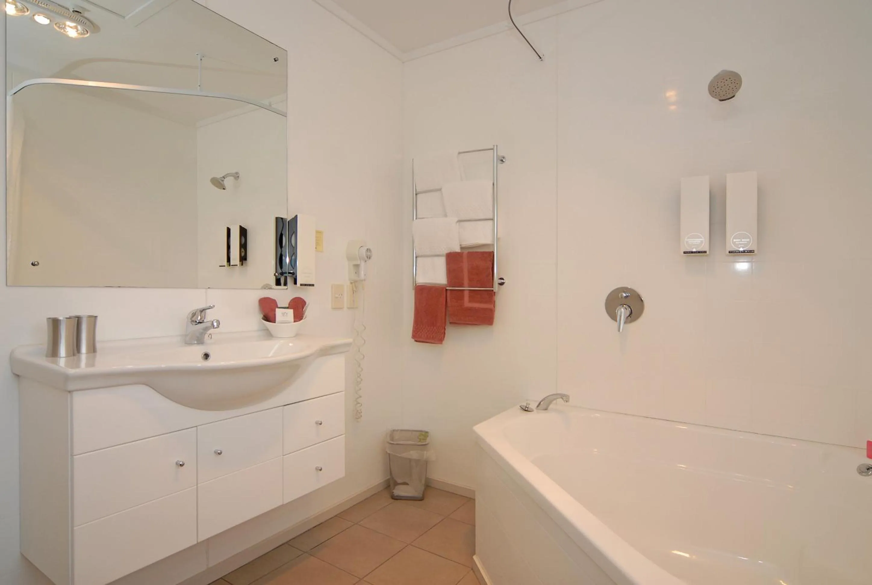 Bathroom in Omahu Motor Lodge