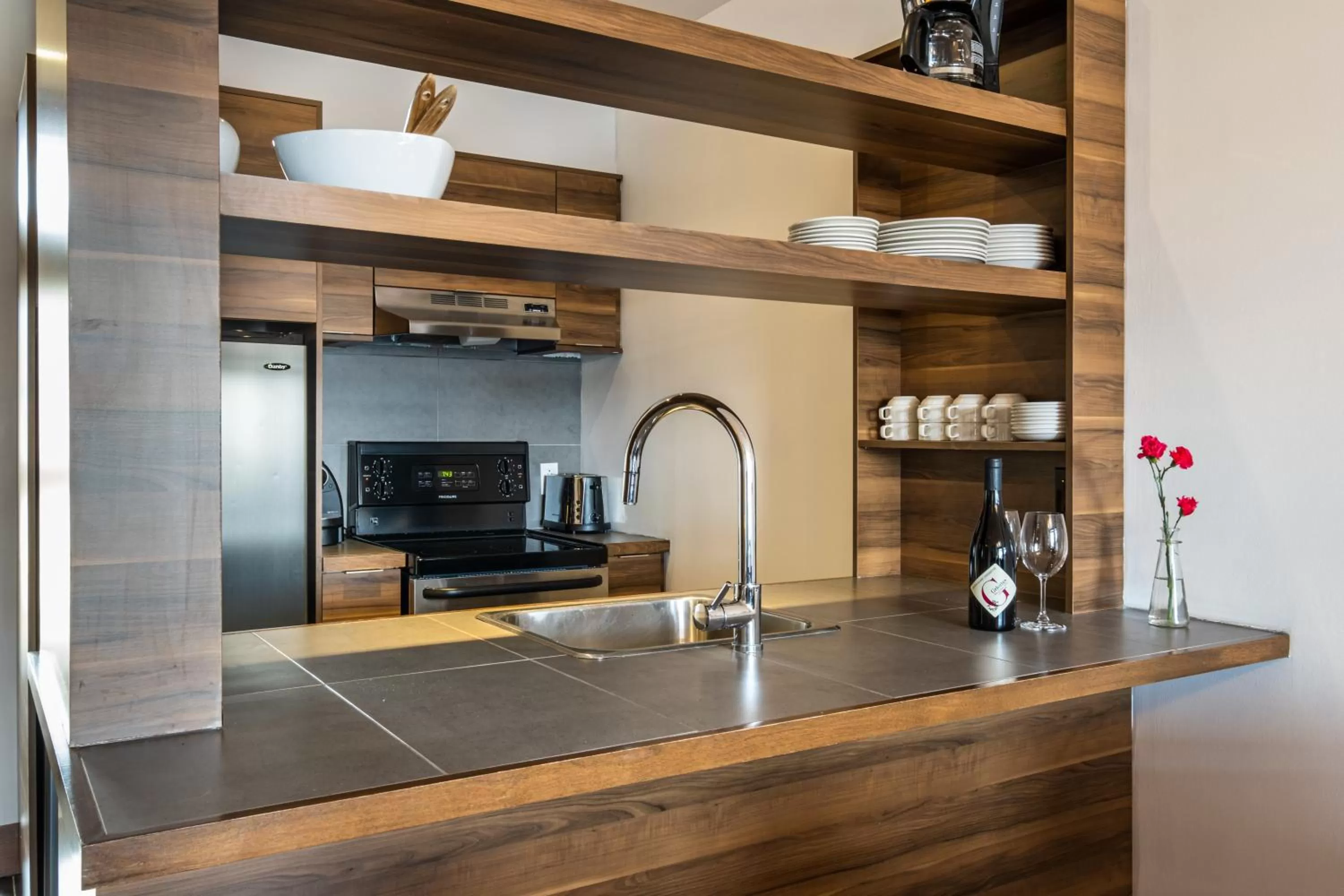 Kitchen/Kitchenette in Suites-sur-Lac