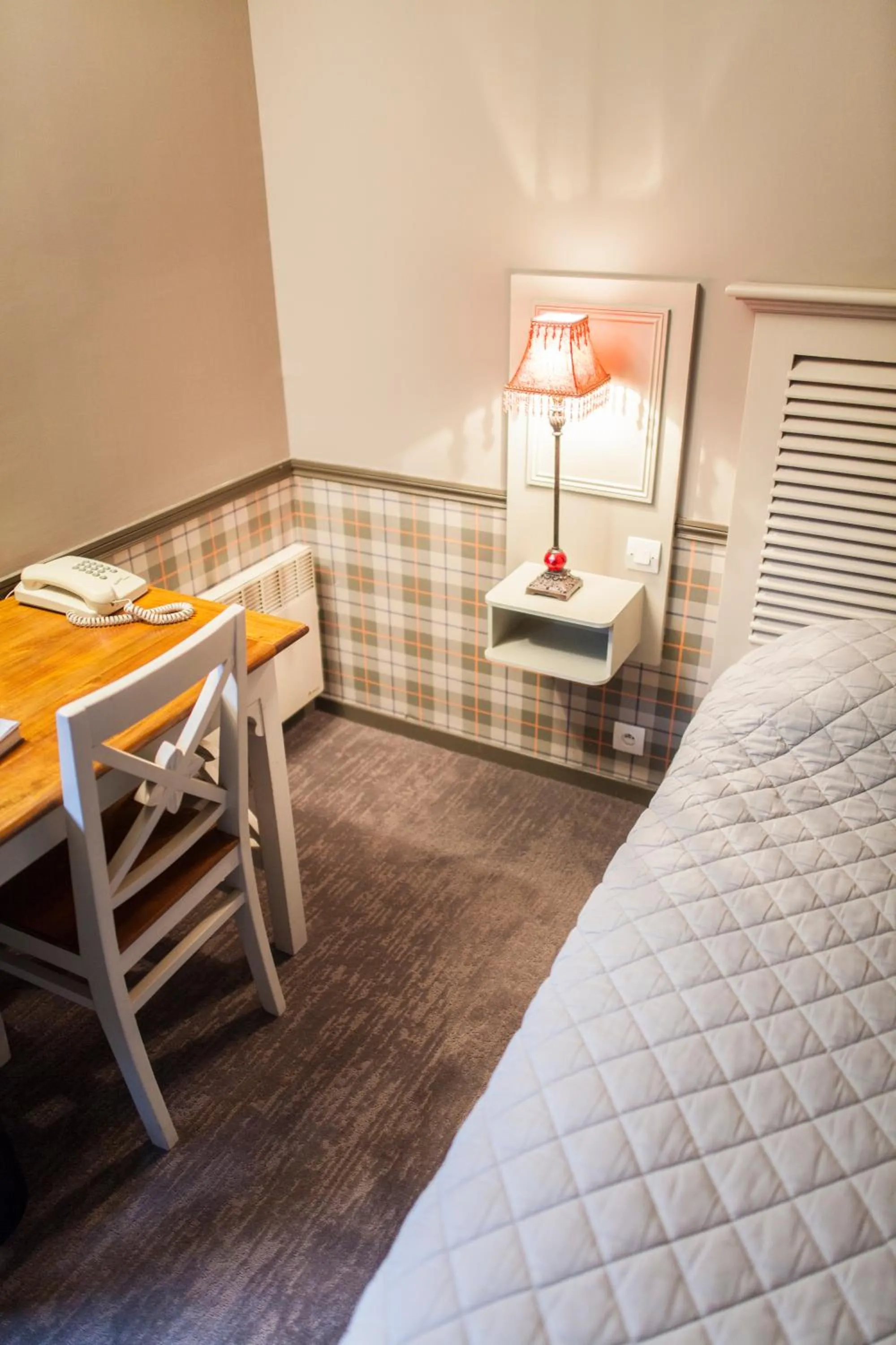 Decorative detail, Bed in The Originals City, Le Cottage Hôtel, Bruay-la-Buissière