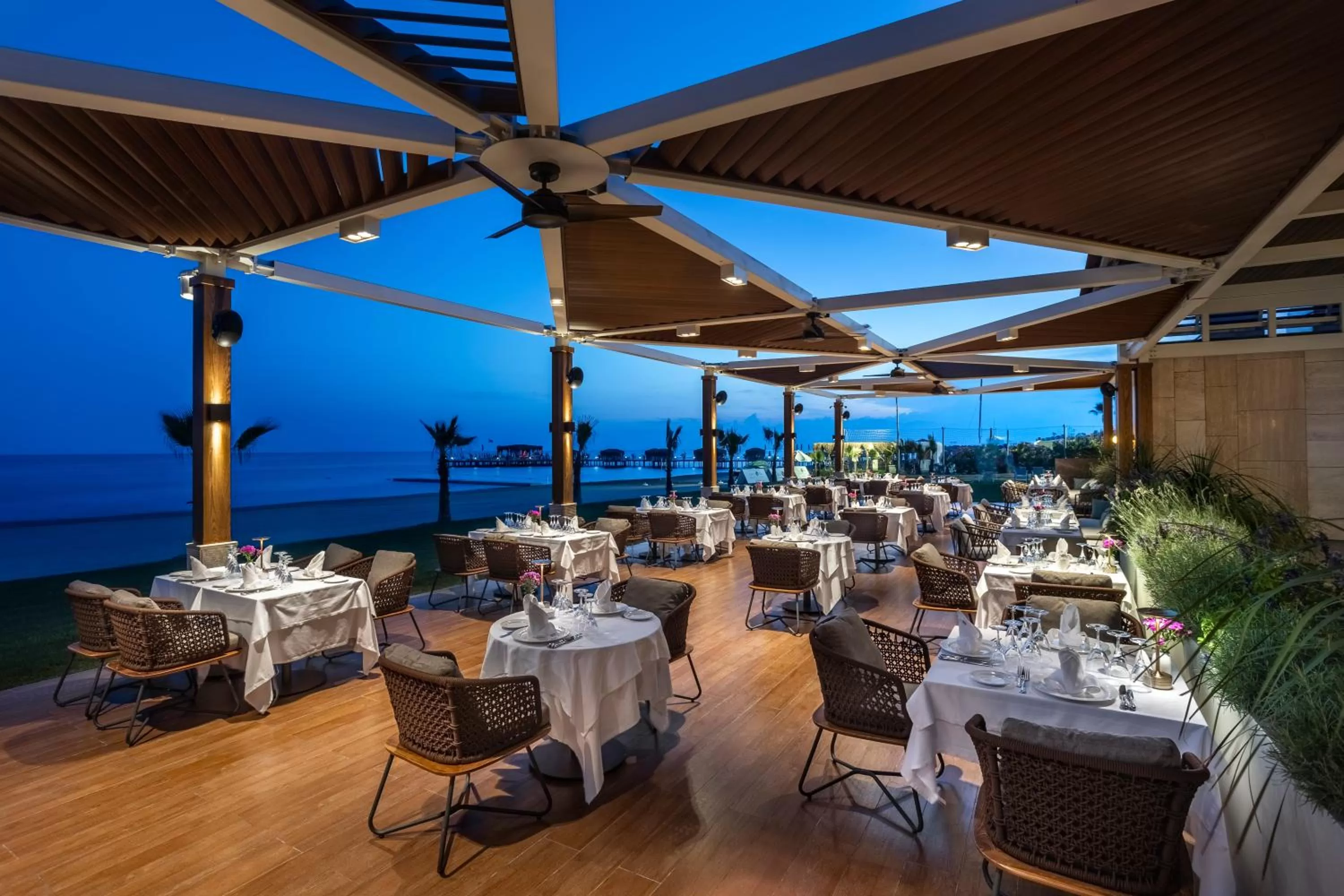 Restaurant/places to eat in Calista Luxury Resort