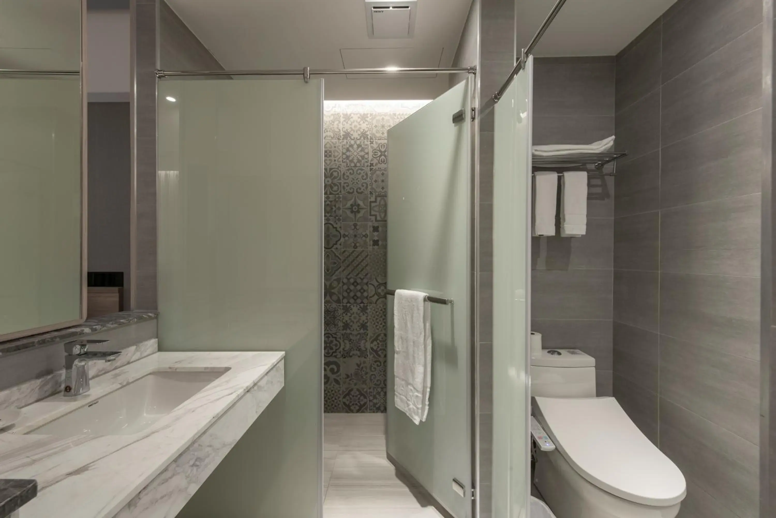 Warm Family Room in L'arc Hotel Warm Family Room in L'arc Hotel