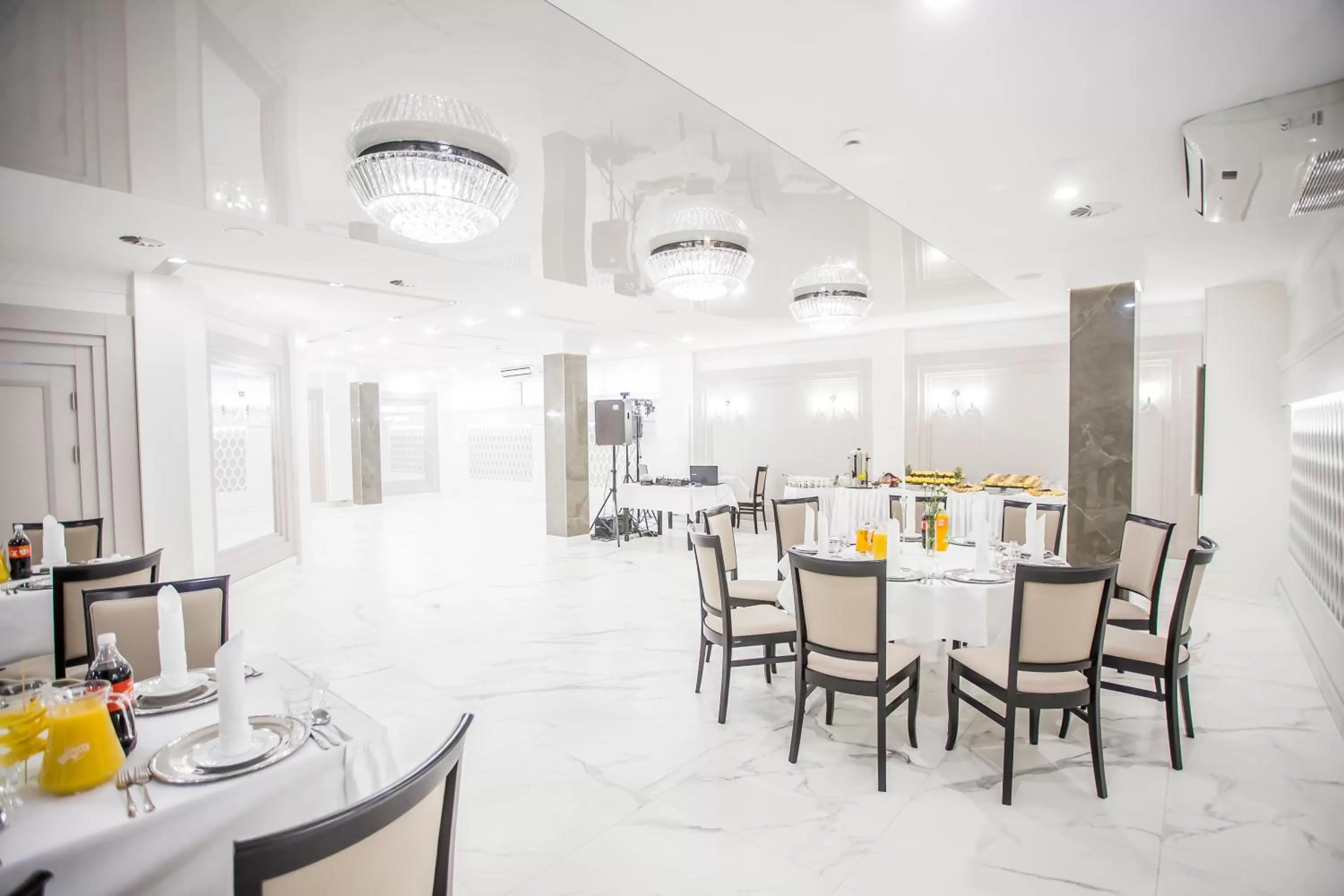 Restaurant/places to eat in Hotel Gromada Łomża