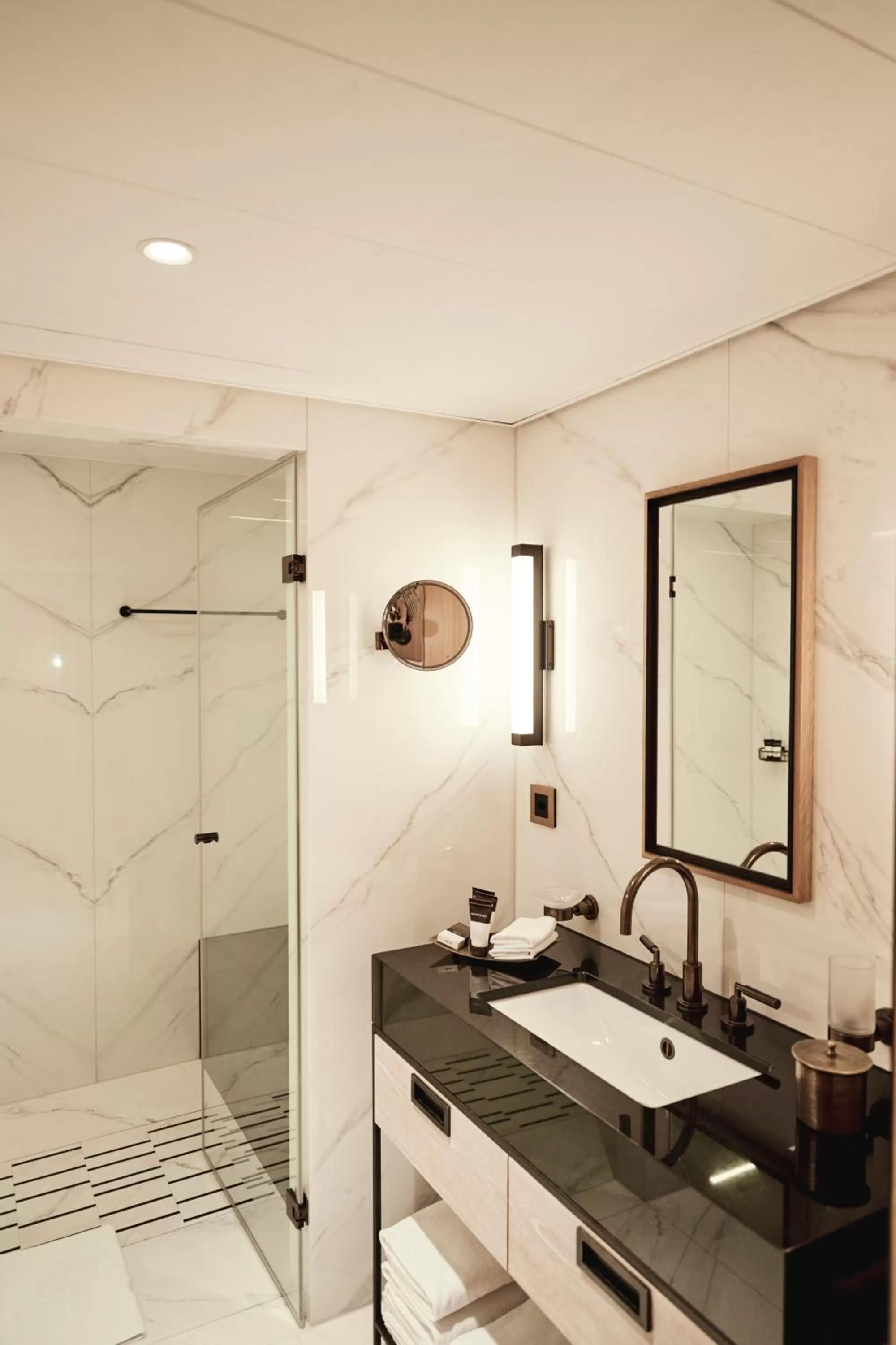 Bathroom in Storchen Zürich - Lifestyle Boutique Hotel