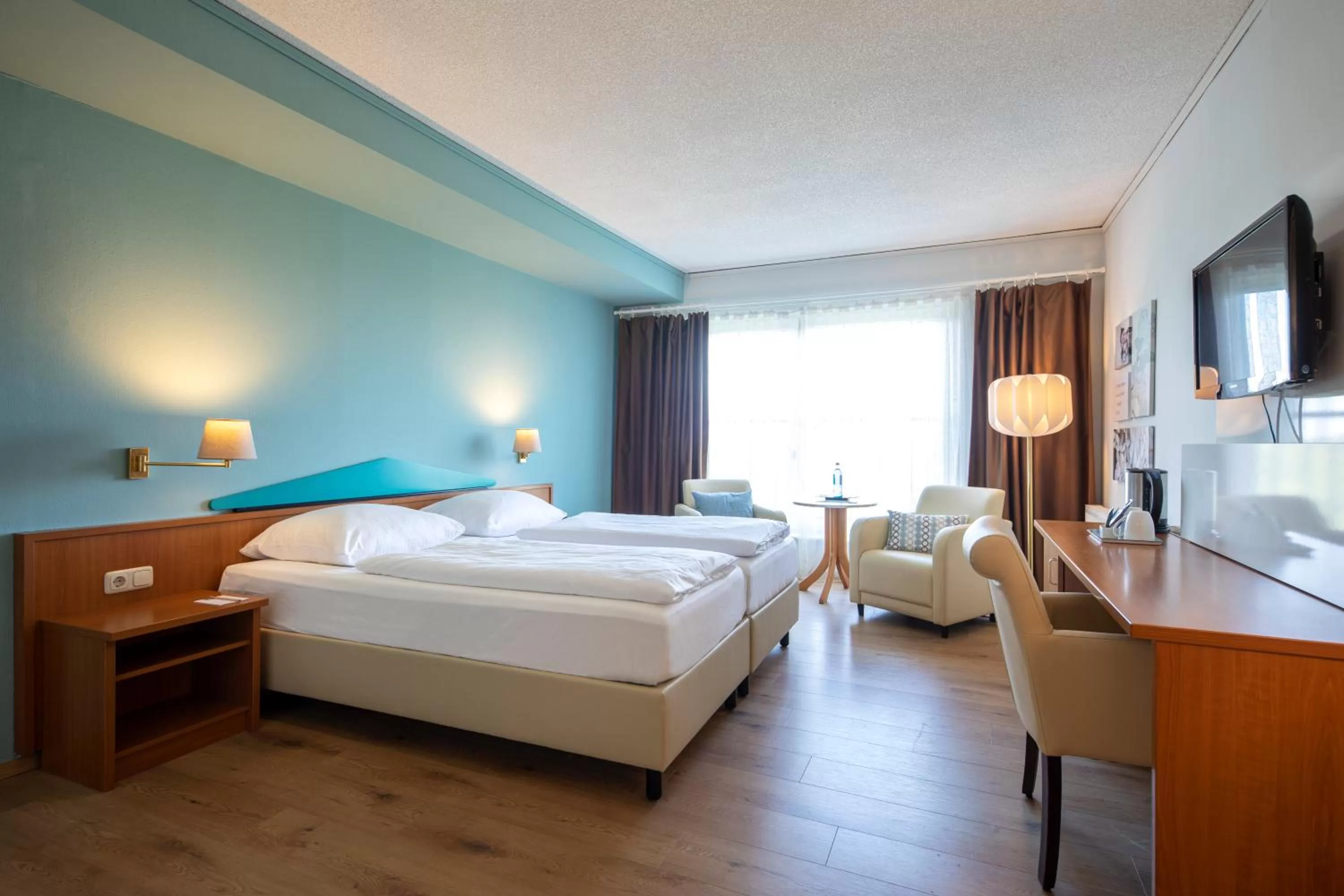 Photo of the whole room, Bed in ACHAT Hotel Frankfurt Maintal