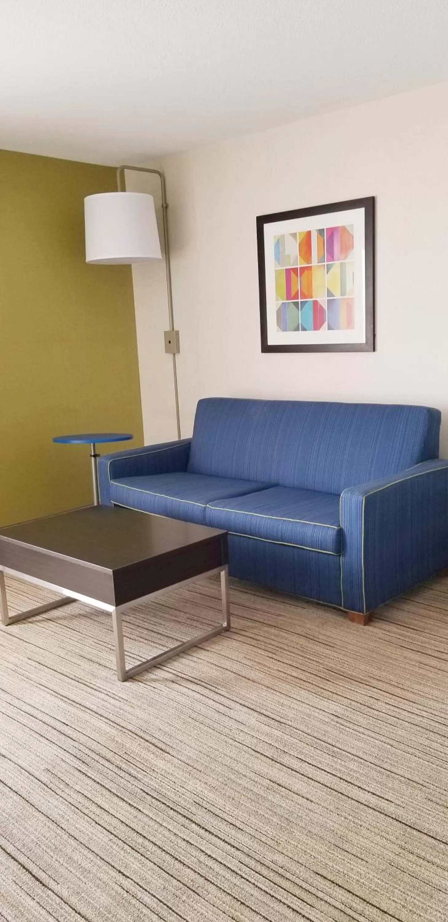 Seating area in Holiday Inn Express & Suites Troy by IHG