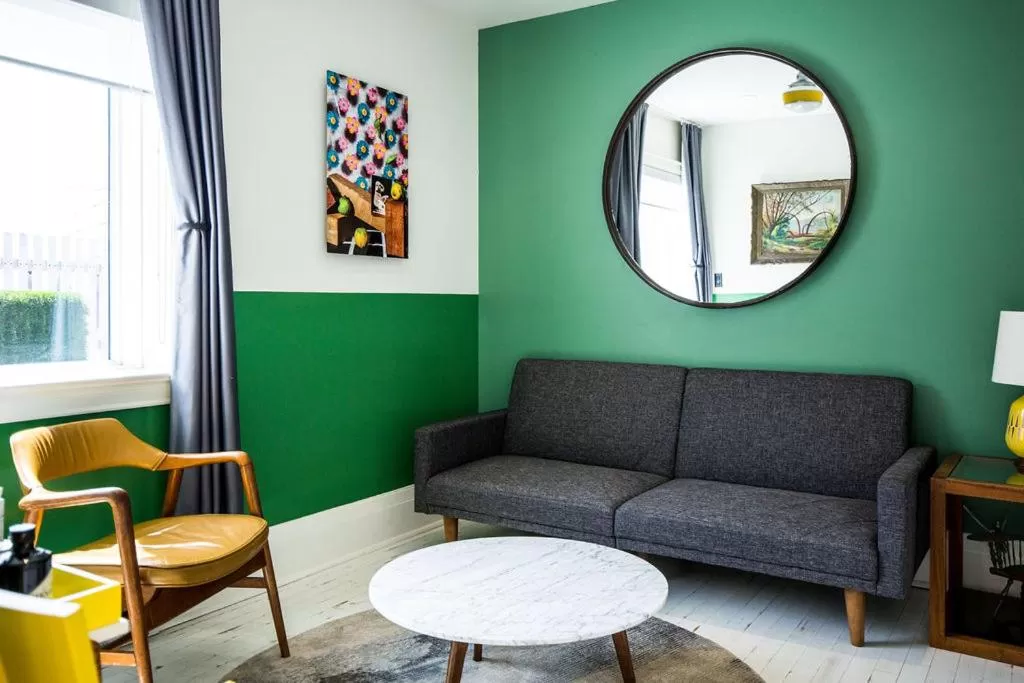 Living room in Drake Devonshire and Motor Inn