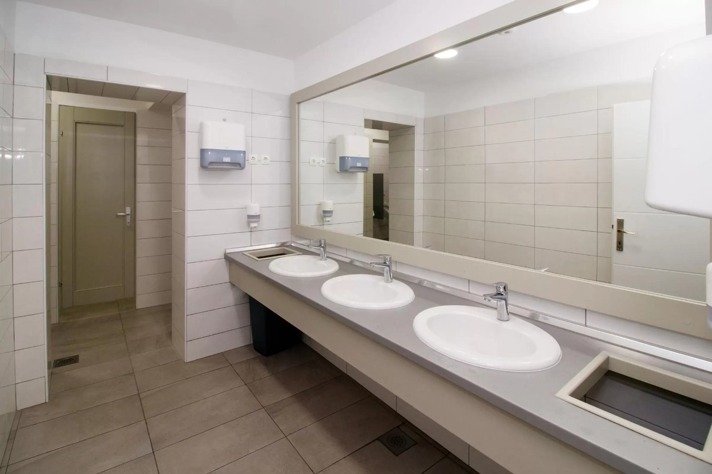 Restaurant/places to eat, Bathroom in Motel "Tri lovca"