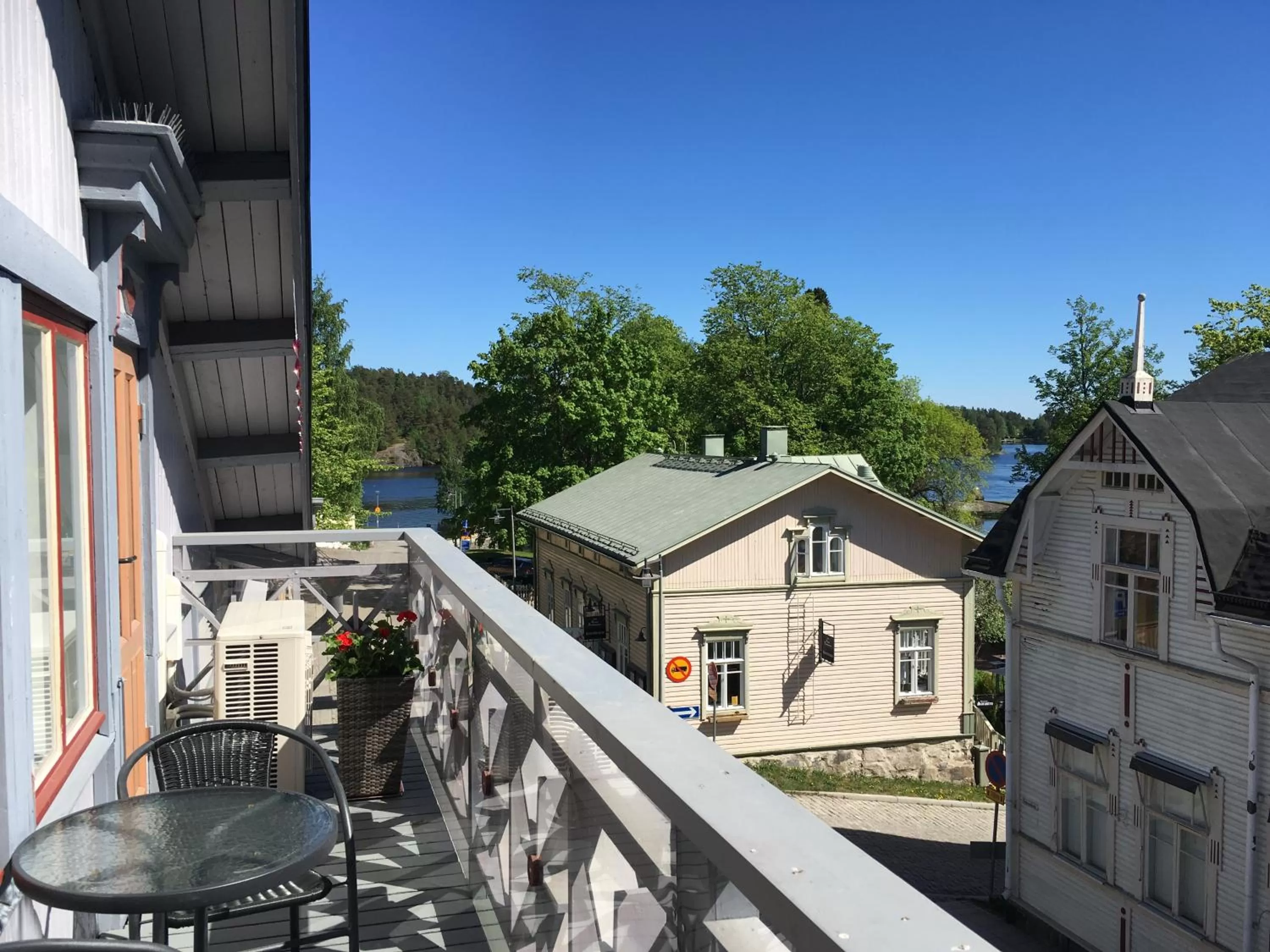 Summer in Cafe-Restaurant & Hotel Saima