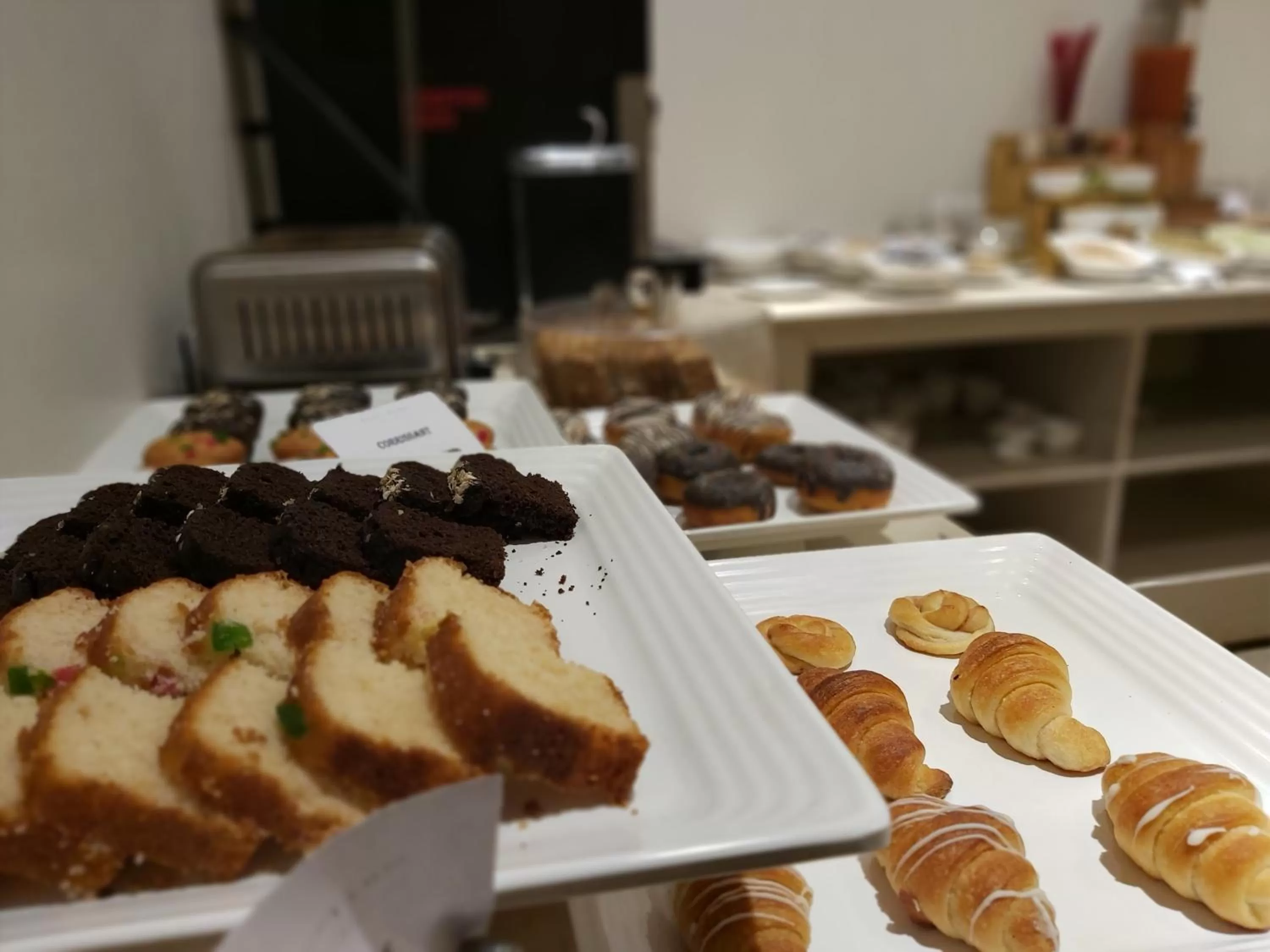 Breakfast in The Fern Residency, Morbi